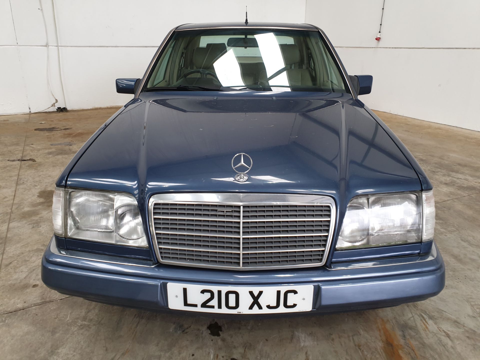 1993 Mercedes E300 D (Non Turbo) - Image 8 of 14