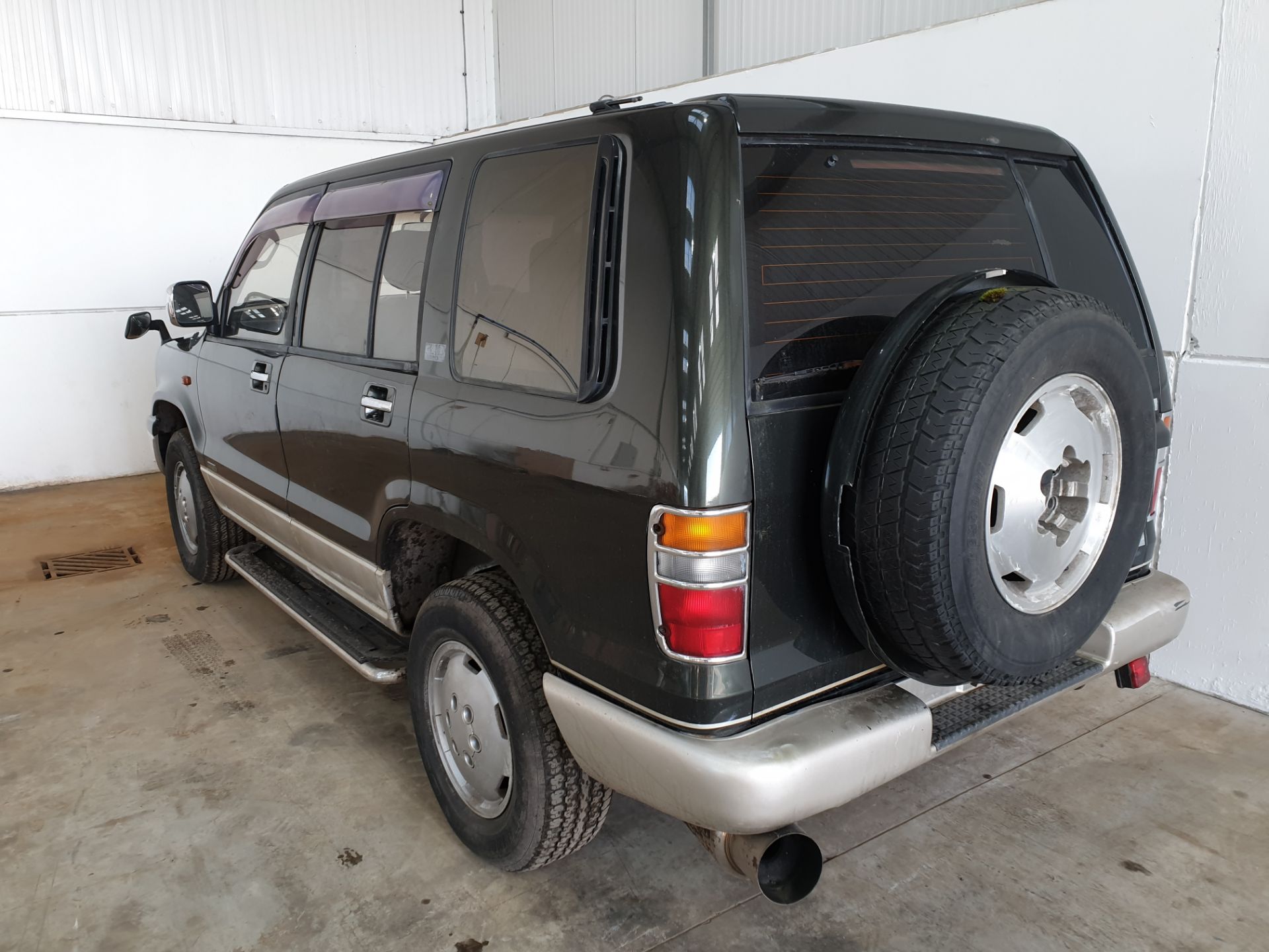 Isuzu Trooper Big Horn - Image 5 of 14