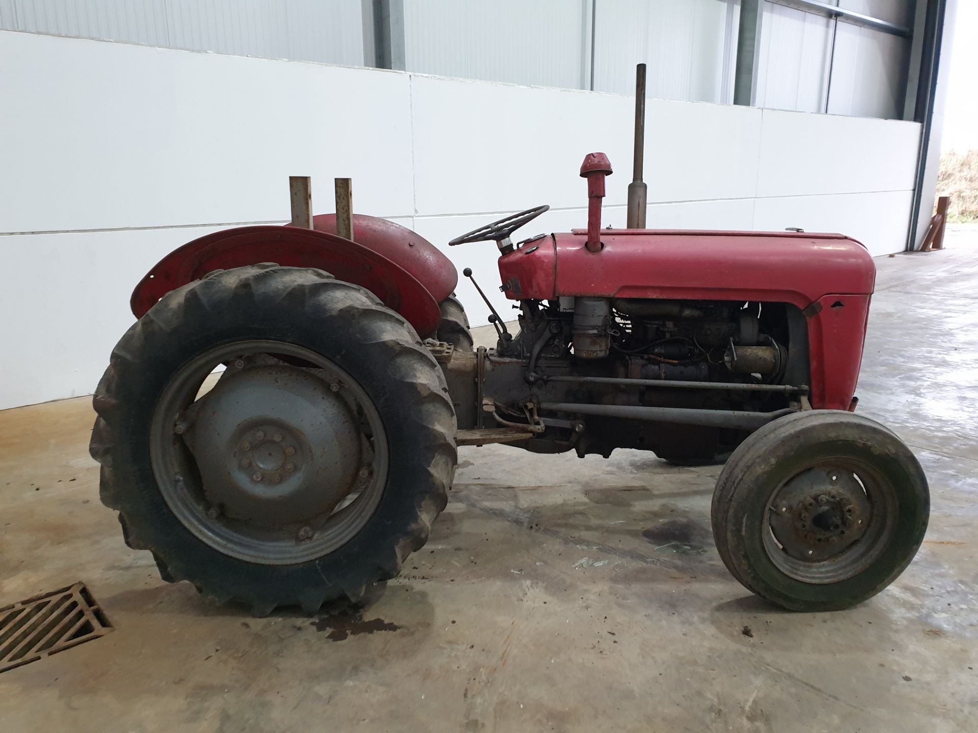 Massey Ferguson 35X with spreader - Image 3 of 14