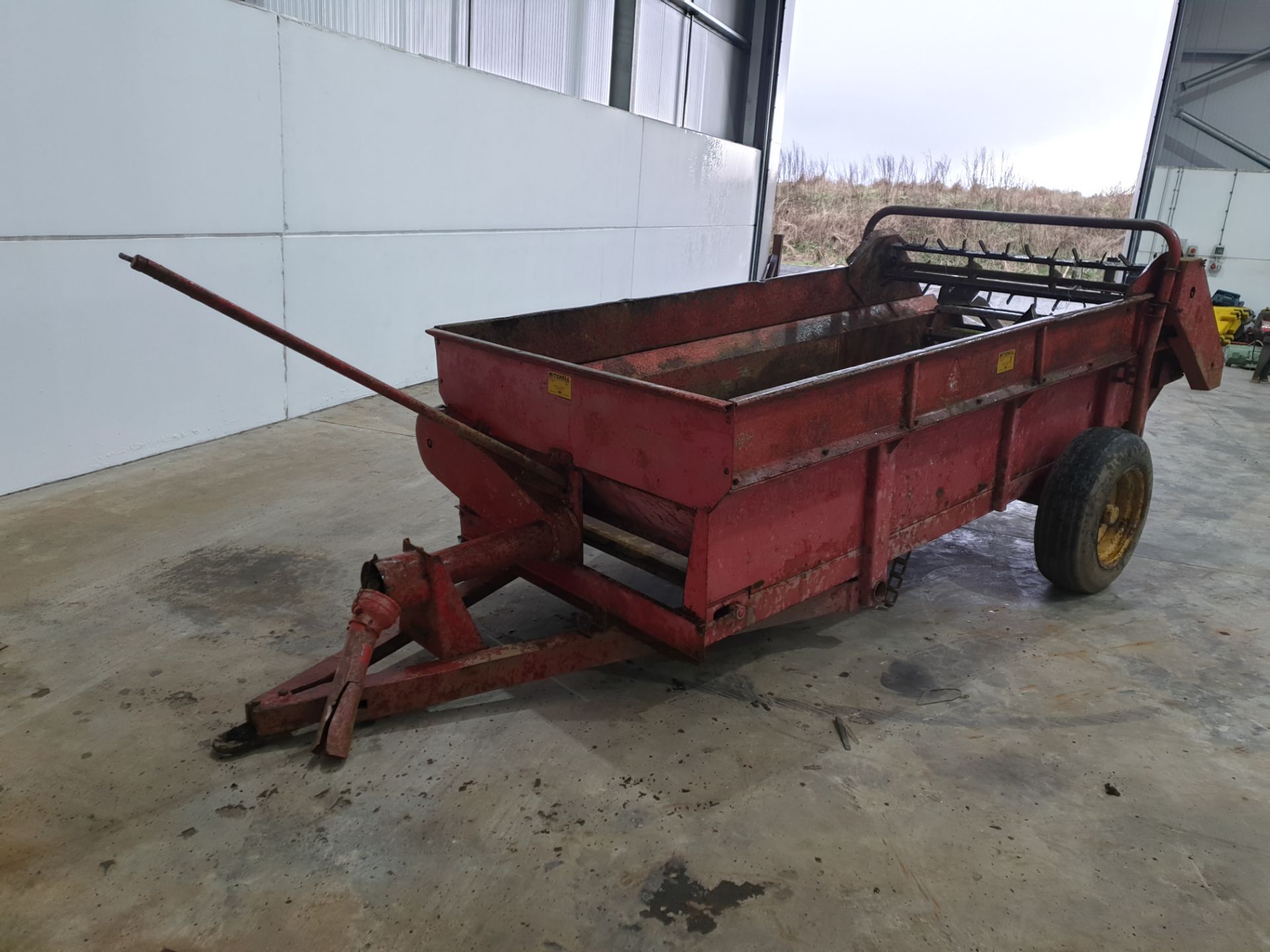 Massey Ferguson 35X with spreader - Image 13 of 14