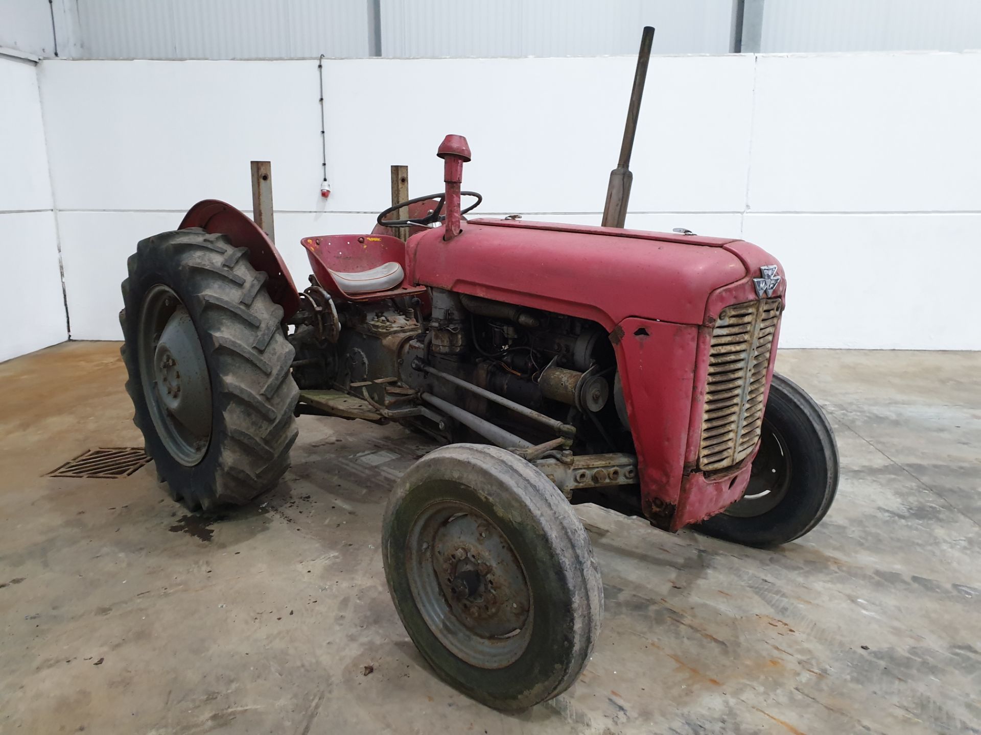 Massey Ferguson 35X with spreader