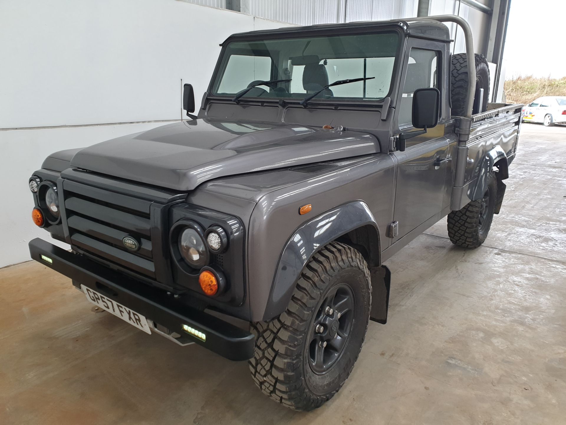 Land Rover Defender Pick Up - Image 8 of 13