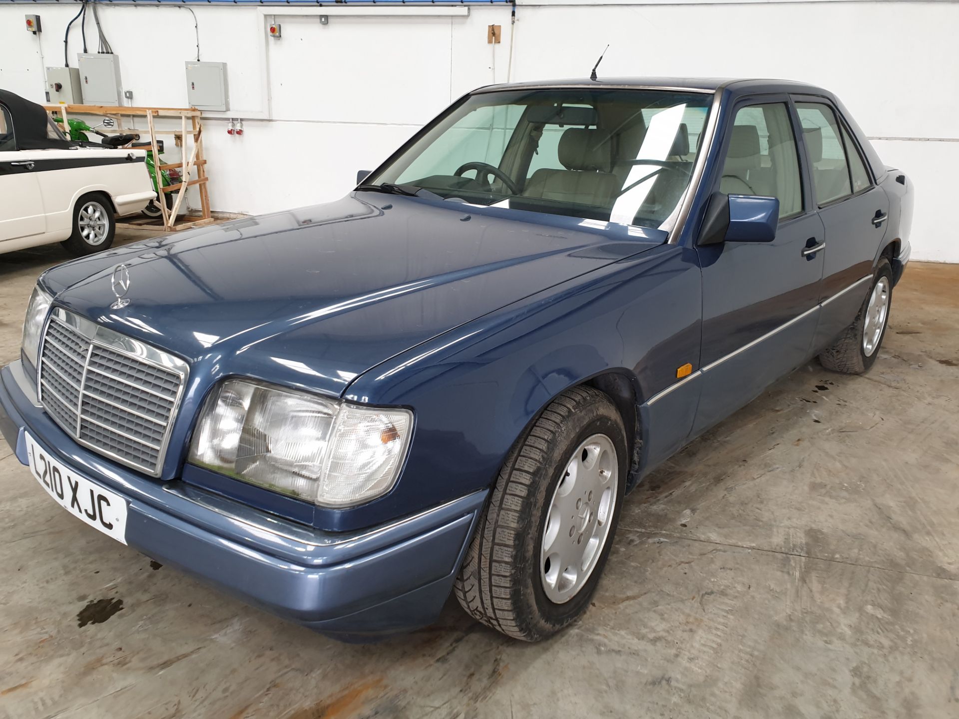 1993 Mercedes E300 D (Non Turbo) - Image 7 of 14