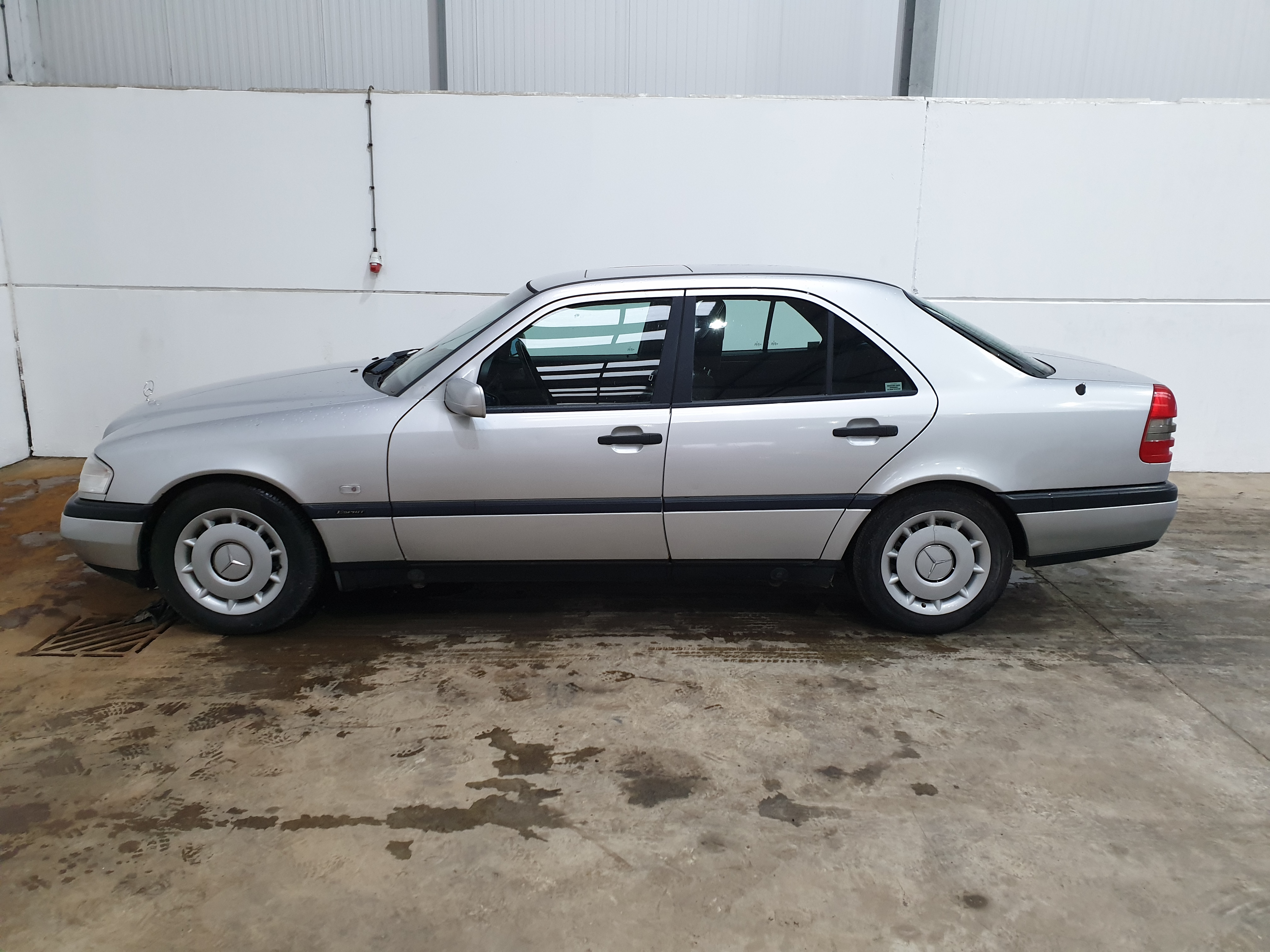 1996 Mercedes C180 - Image 6 of 13