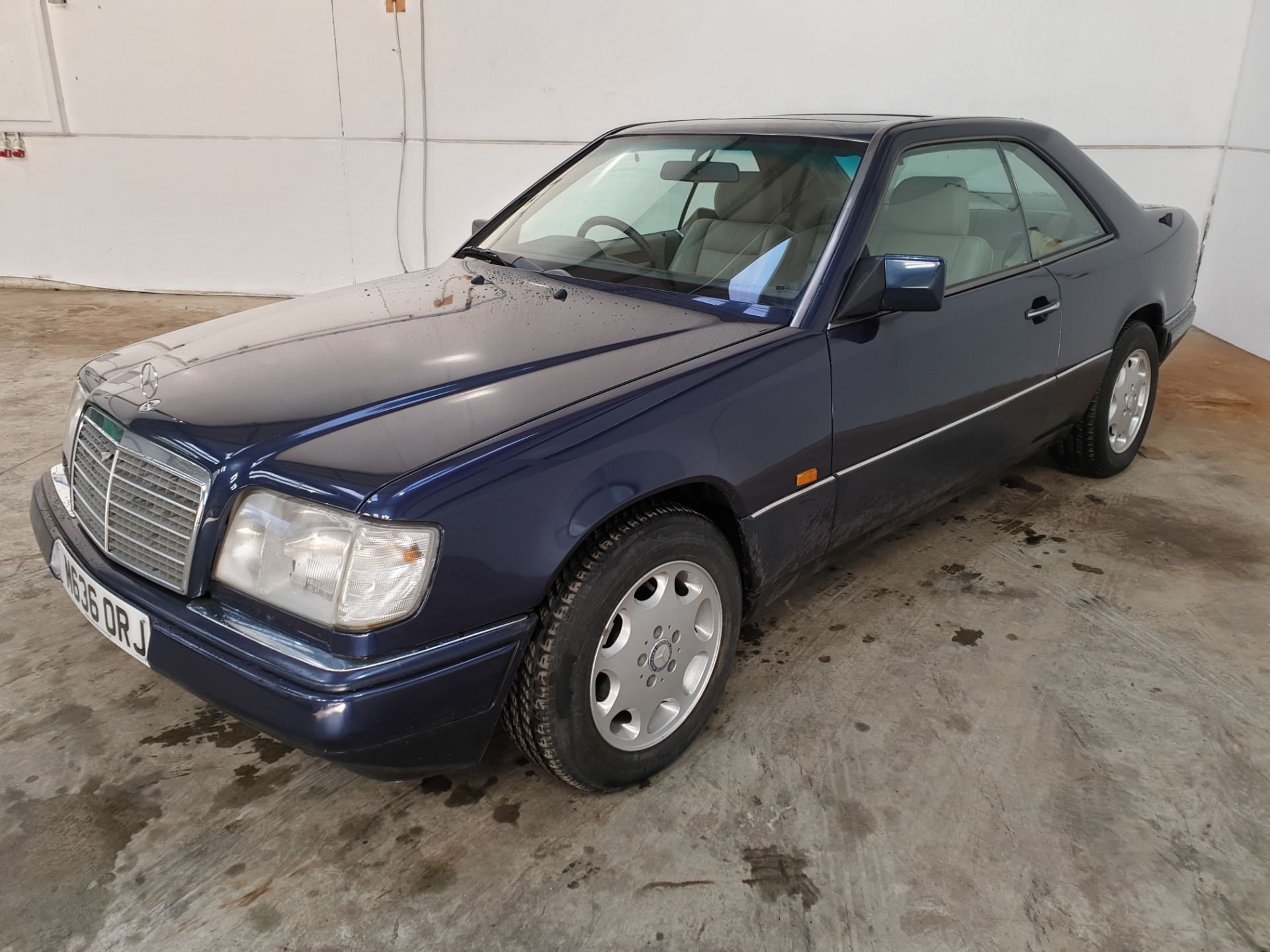 1995 Mercedes E220 Coupe - Image 6 of 12