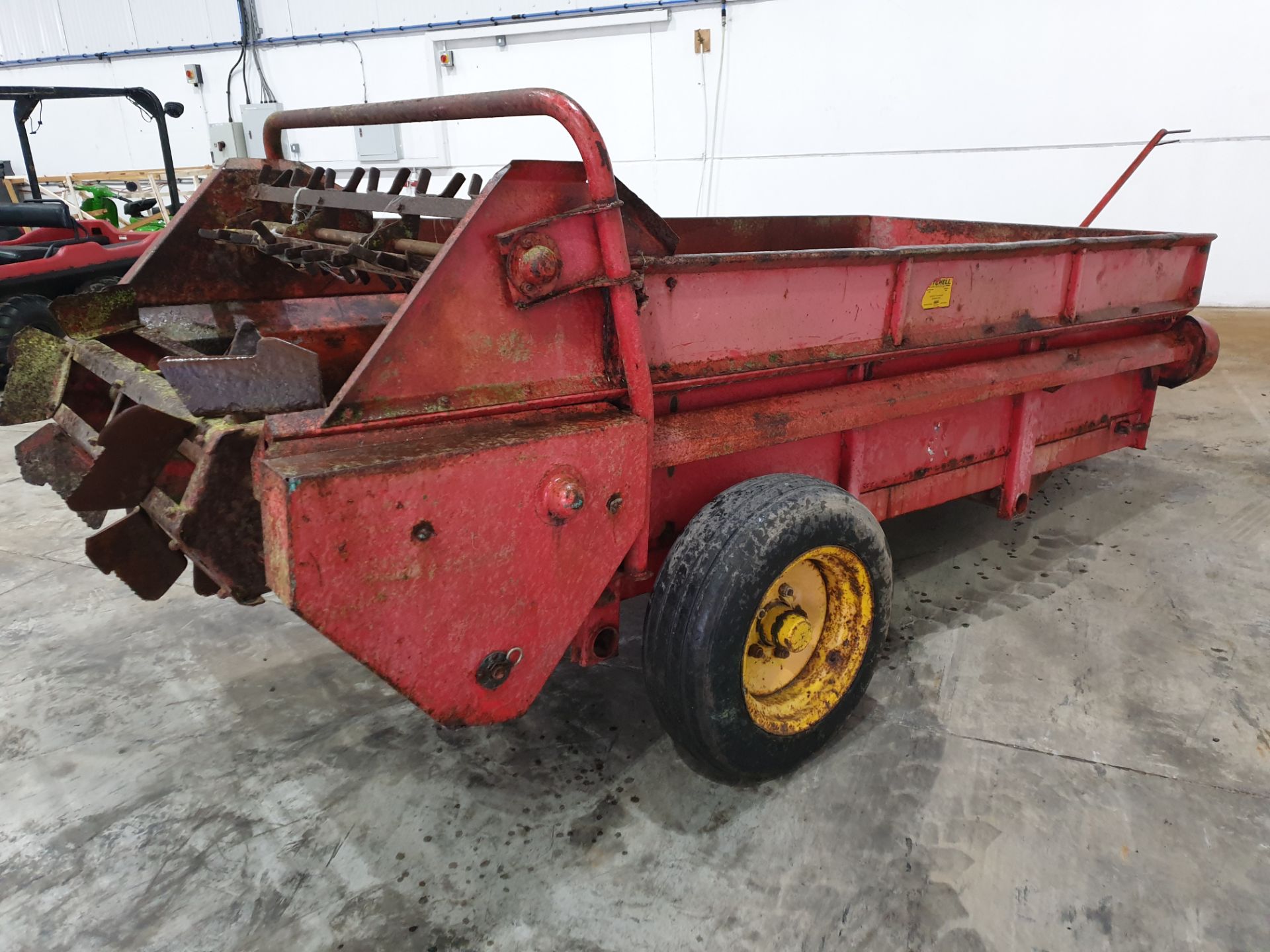 Massey Ferguson 35X with spreader - Image 11 of 14