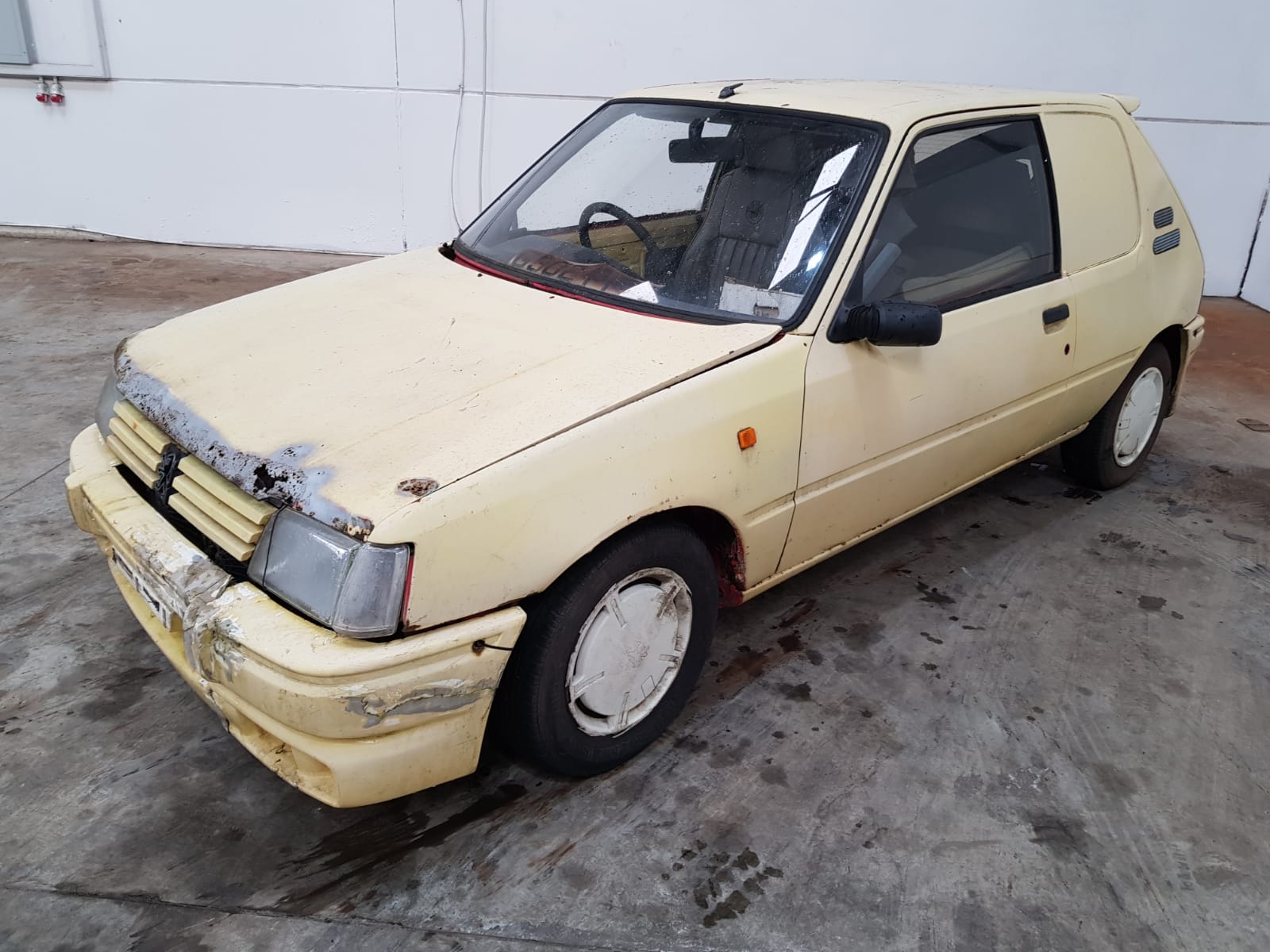 Peugeot 205 Van - Image 7 of 10