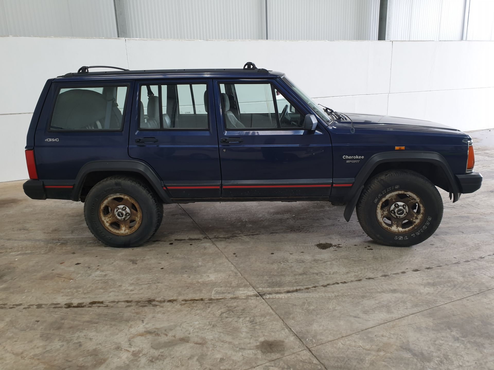 Jeep Cherokee - Image 2 of 12