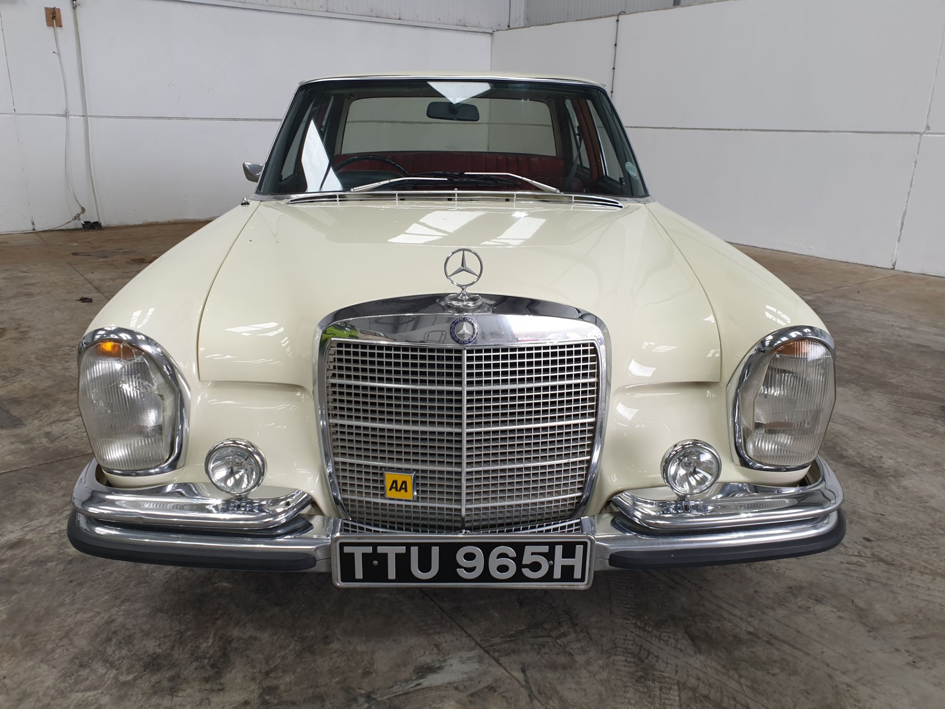 1970 Mercedes 280S - Image 9 of 17