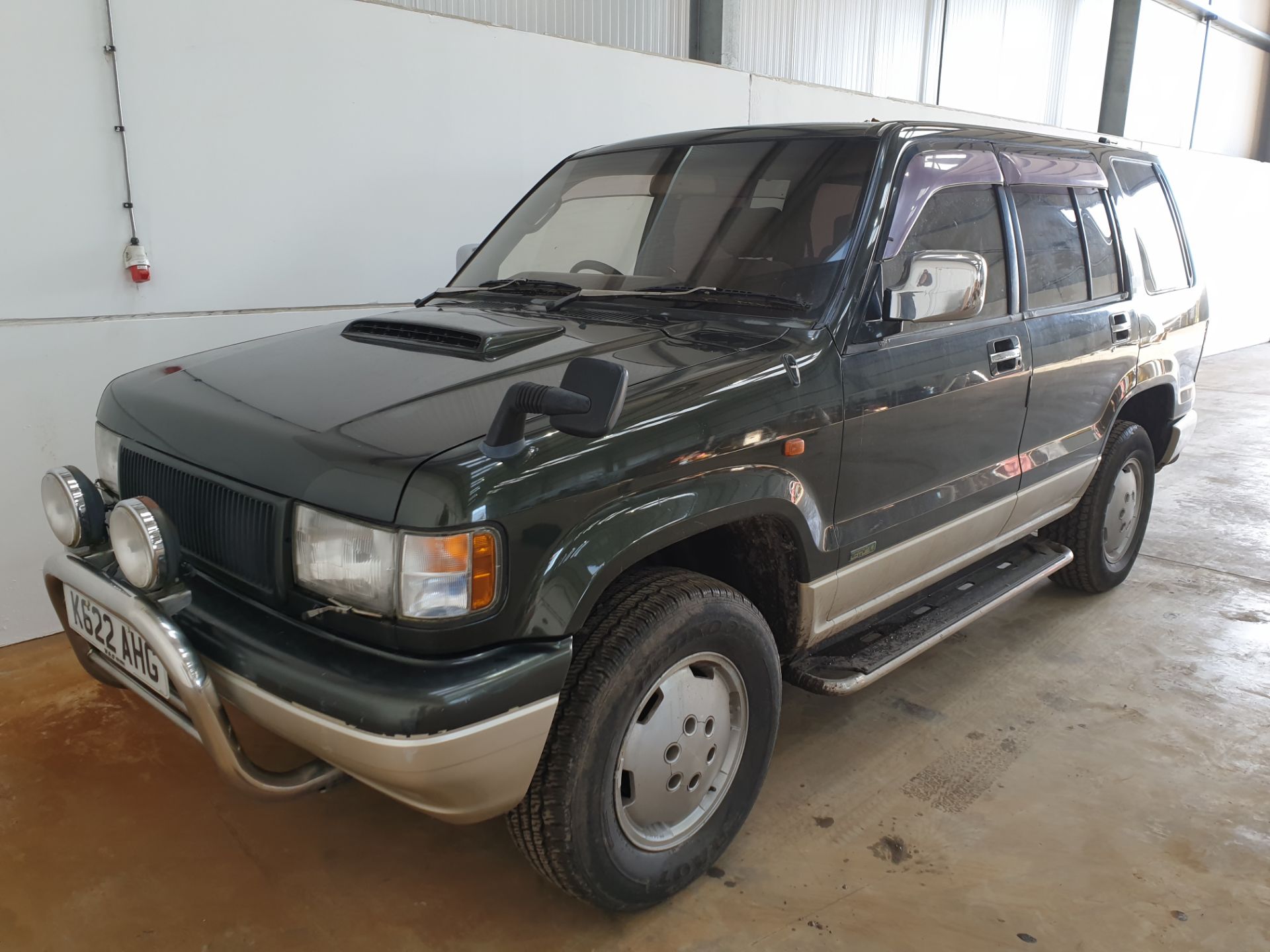 Isuzu Trooper Big Horn - Image 7 of 14