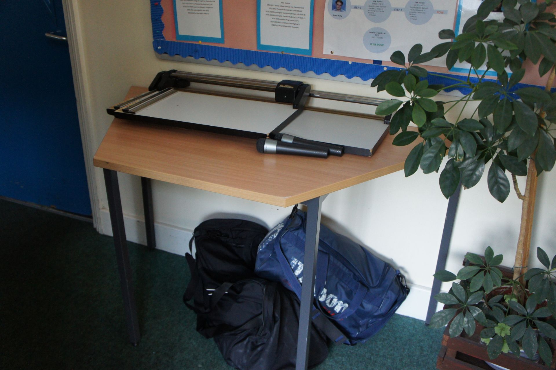 Miscellaneous lot comprising, 4 x four drawer filing cabinets, three drawer pedestal, wooden flower - Image 7 of 9