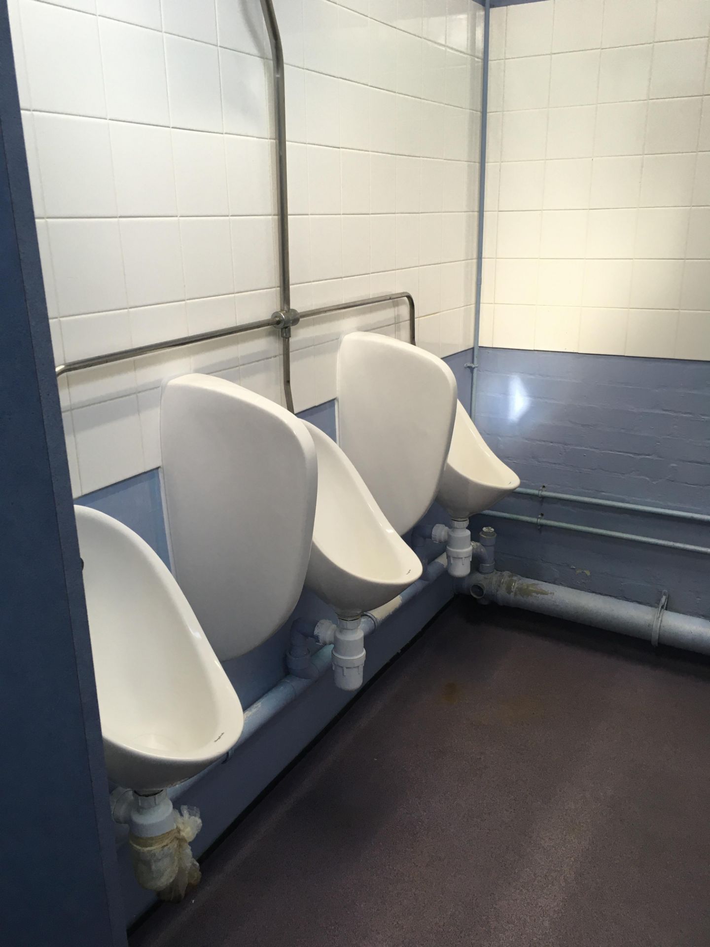 Contents of the gents toilet, 3 x urinals, 3 x sinks, hand drier, 3 x mirrors, 1 x cubicle - Image 2 of 5