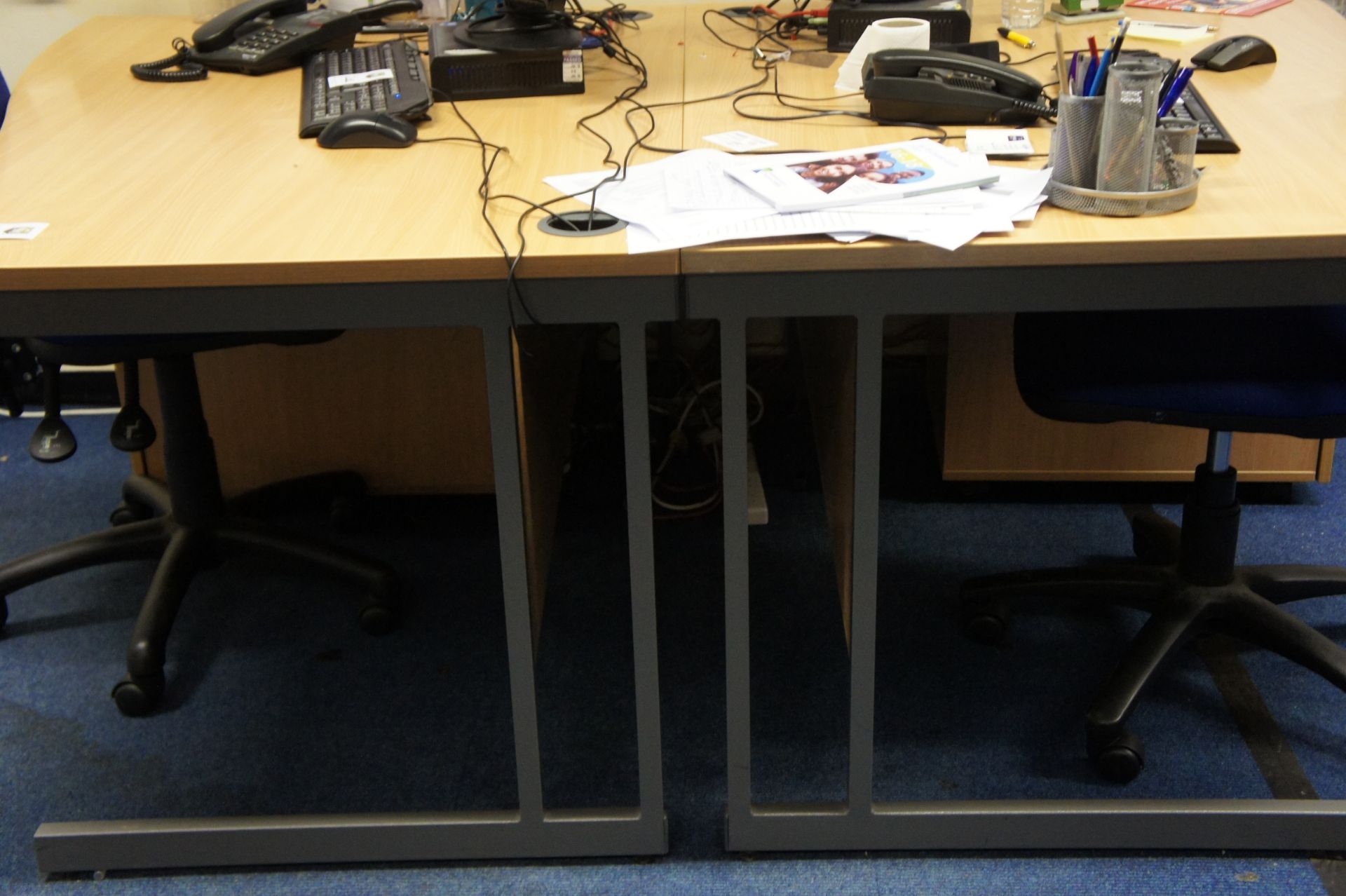 2 x cantilever frame desks, 2 x gas lift chairs, four drawer filing cabinet, 3 x three drawer pedest - Image 2 of 3