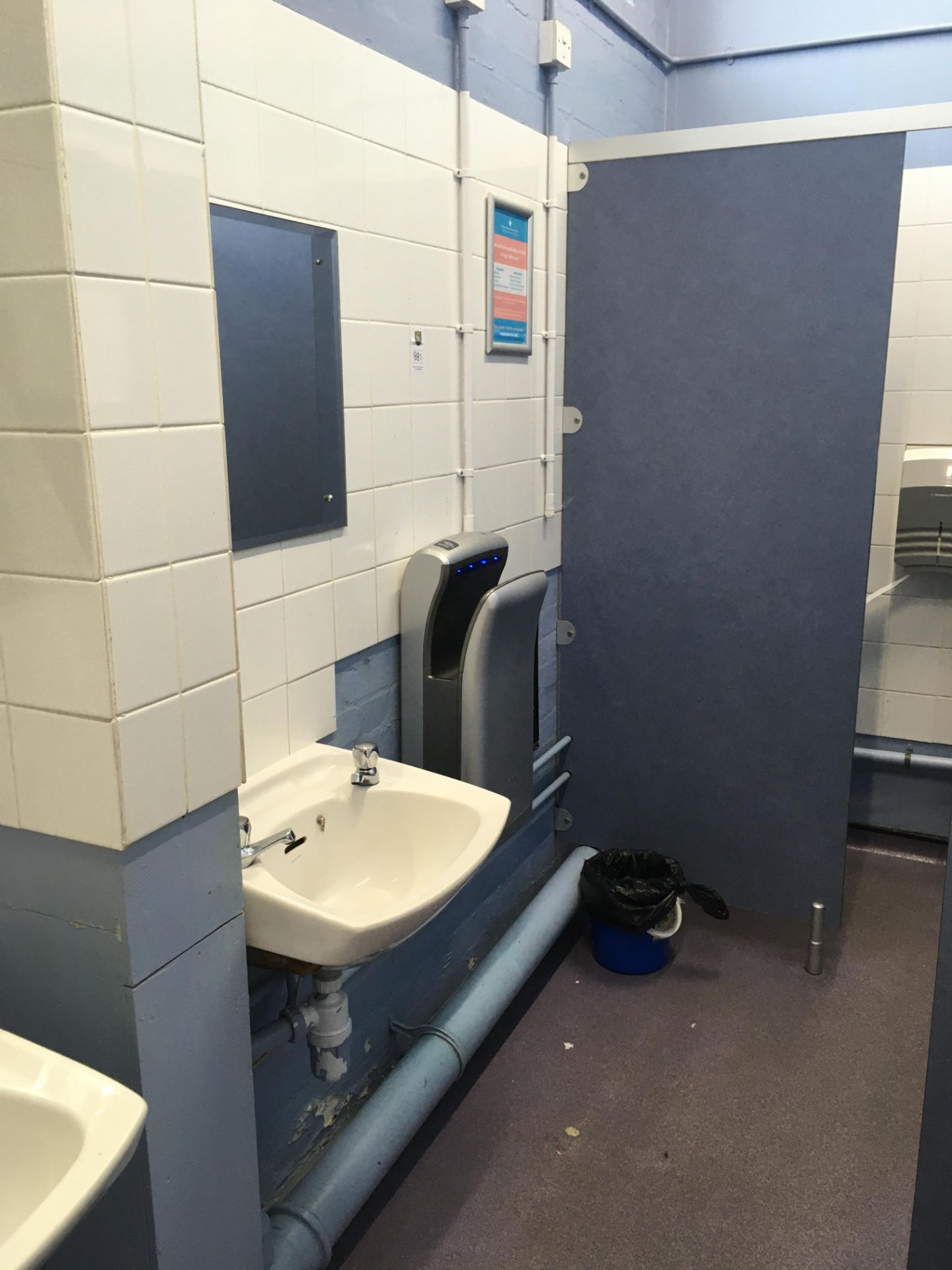 Contents of the gents toilet, 3 x urinals, 3 x sinks, hand drier, 3 x mirrors, 1 x cubicle - Image 5 of 5
