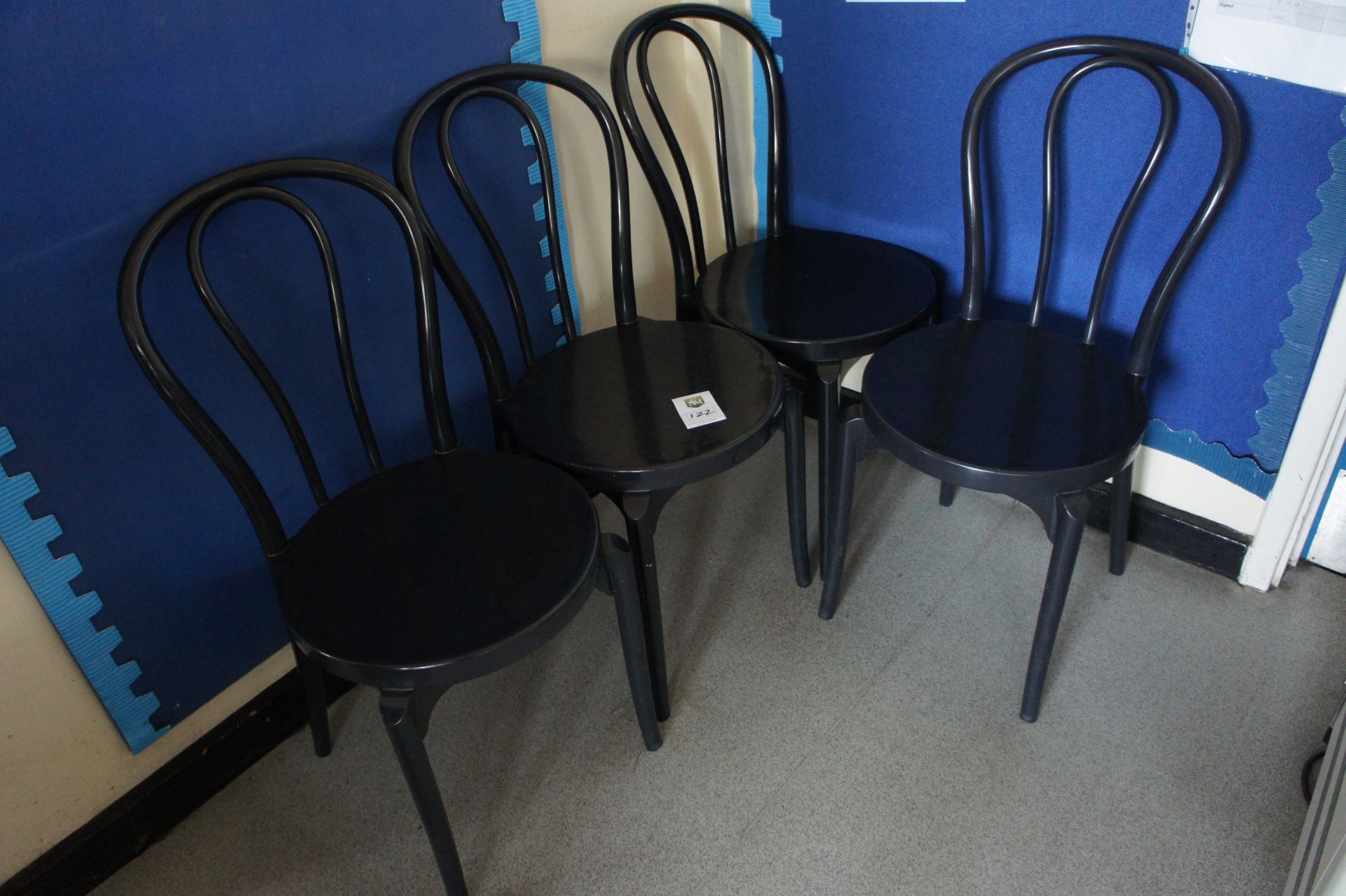 4 x plastic chairs - Image 2 of 2