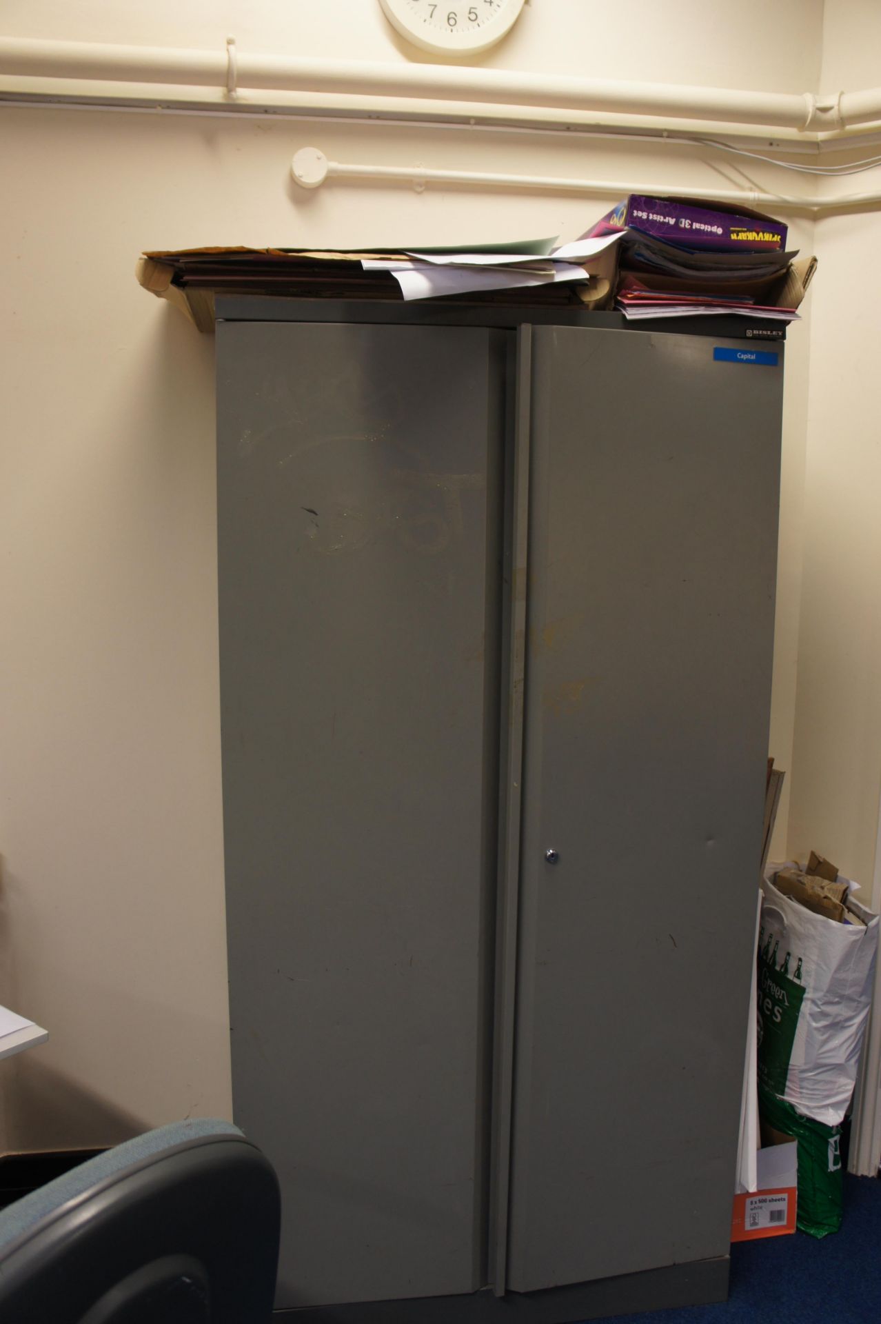 Contents of room comprising, 2 x filing cabinets, side table, 8 x folding chairs, 5 x chairs, 2 x ga - Image 5 of 5