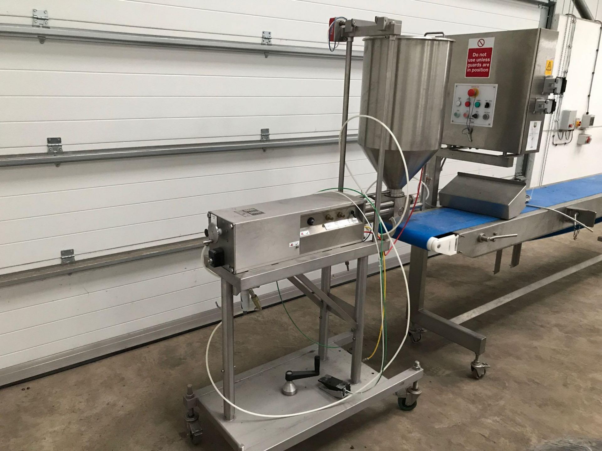 Sauce distribution machine to include a 4 meter by 0.4 meter conveyor - Image 2 of 10