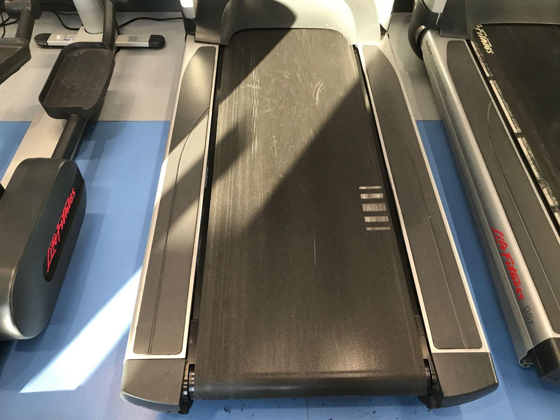 x1 Life fitness flex deck treadmill - Image 2 of 4