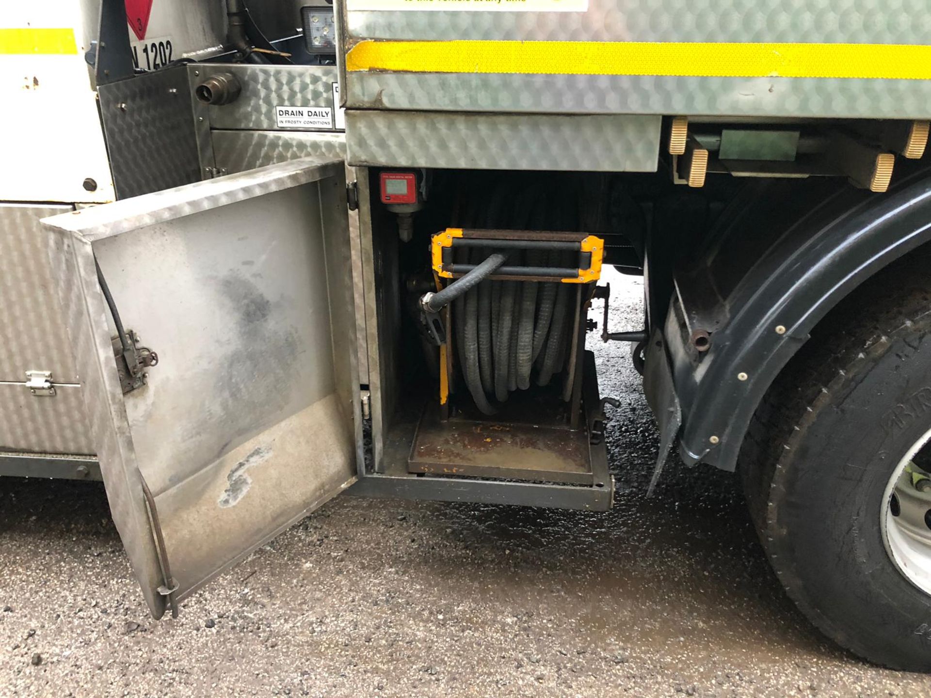 2011 Scania R-SRS L-CLASS 2500 Gallon Stainless Steel Fuller Tanker ADR EURO 5 - Image 17 of 17