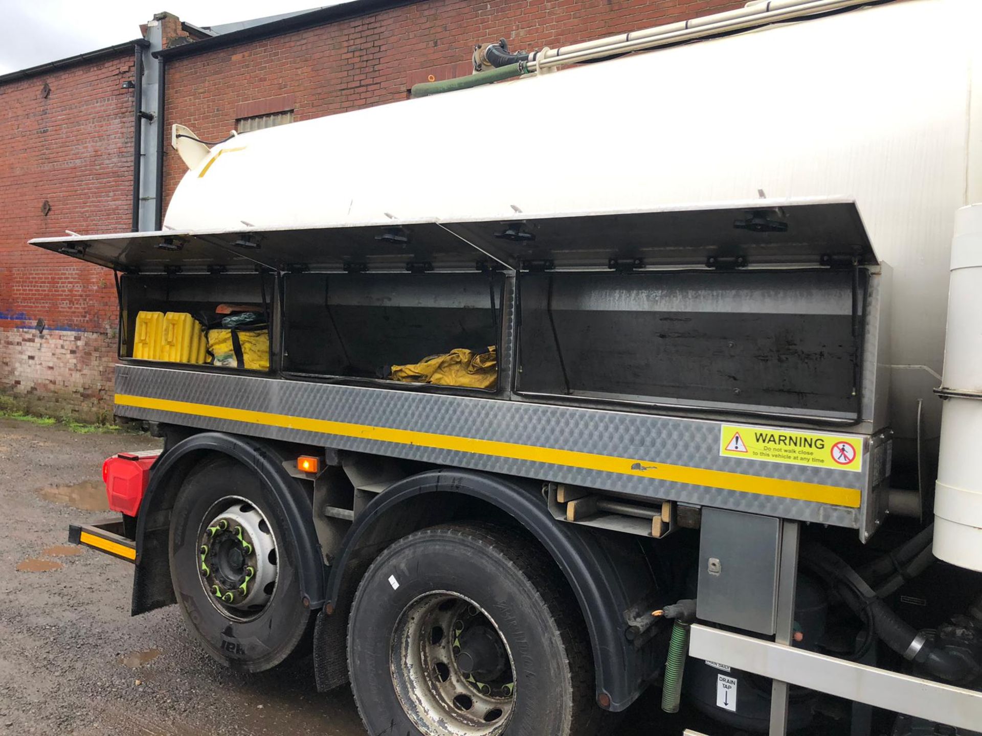 2011 Scania R-SRS L-CLASS 2500 Gallon Stainless Steel Fuller Tanker ADR EURO 5 - Image 9 of 17