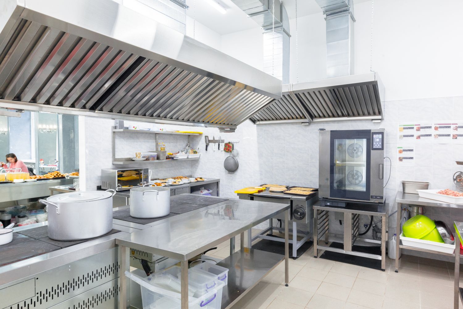 CONTENTS OF PUBLIC HOUSE - BAR EQUIPMENT, COMMERCIAL CATERING EQUIPMENT & MUCH MORE! LOW RESERVES!