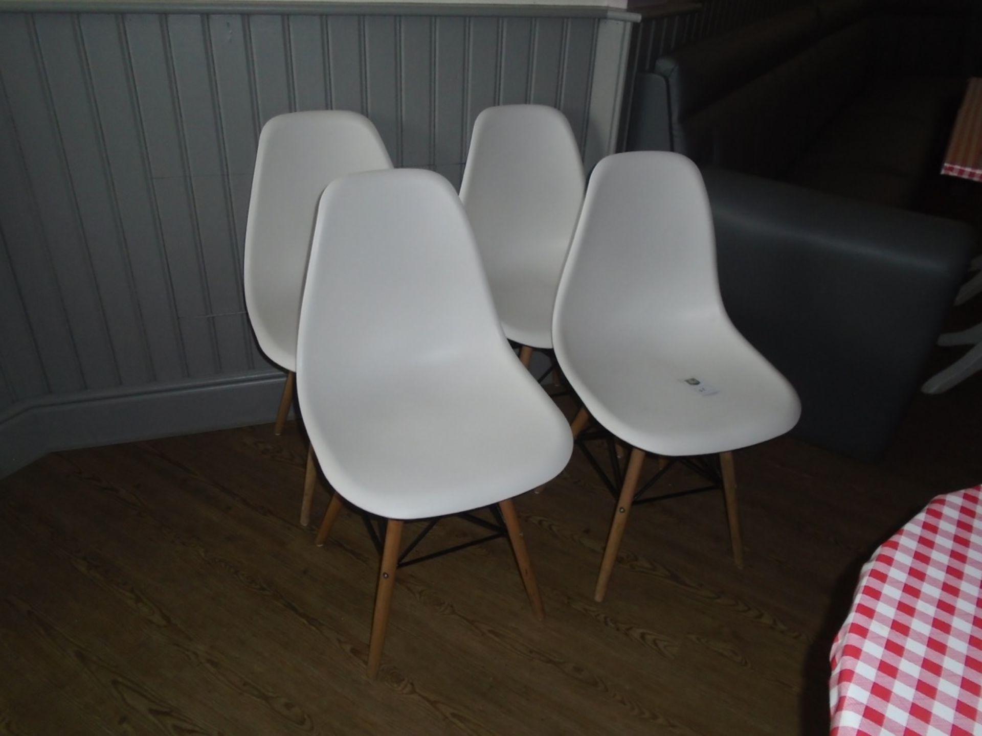 set of 4 plastic chairs - Image 2 of 2