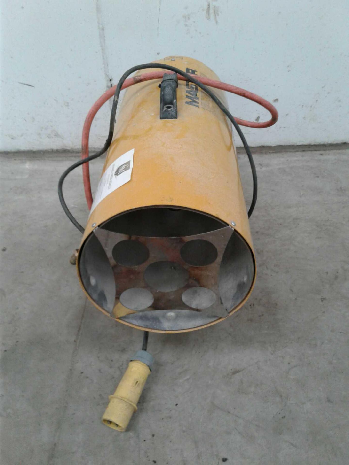 Master space heater 110 v - Image 2 of 2