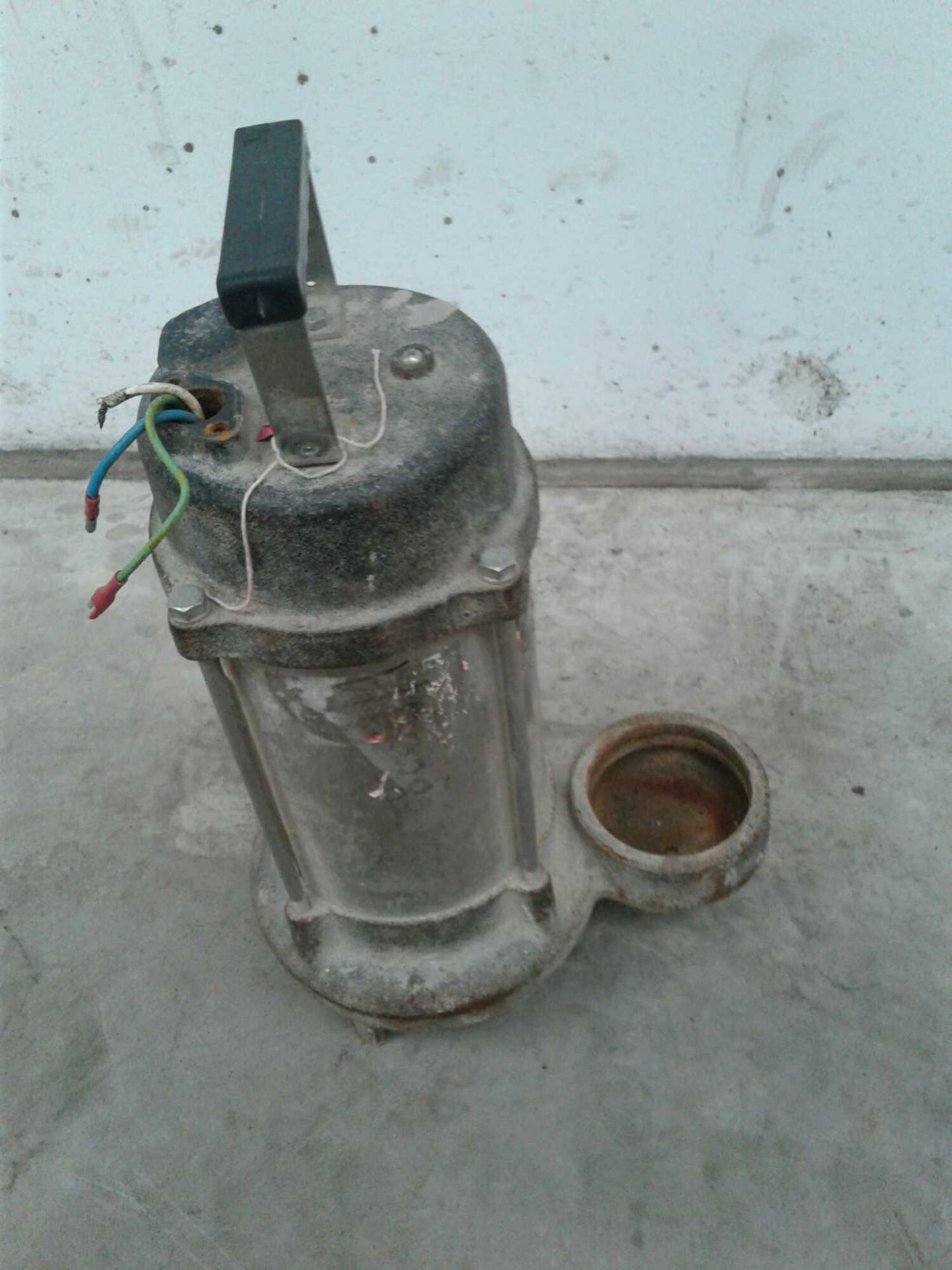 Submersible pump 110 v - Image 2 of 2
