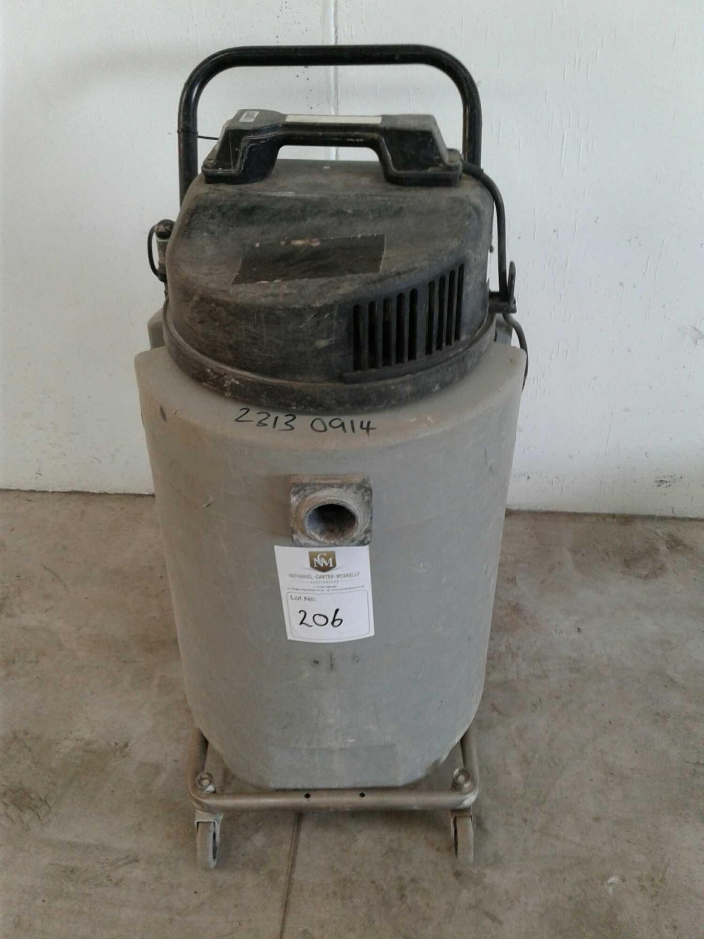 Industrial vacuum cleaner 110 V 32 amp