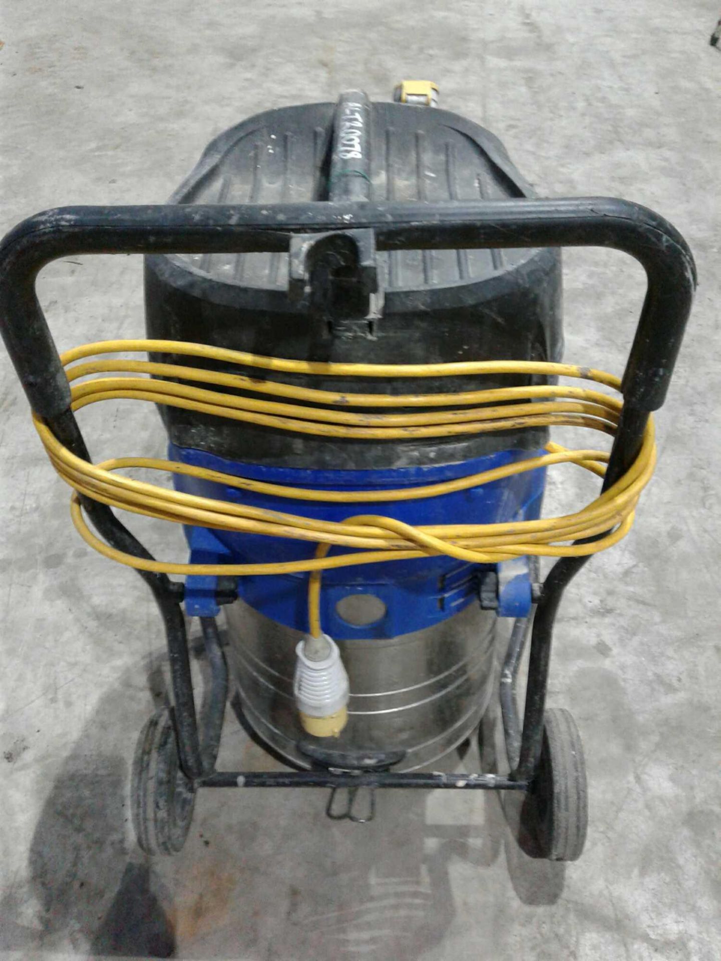 Nilfisk alto attix industrial vacuum cleaner 110 V 32 amp - Image 2 of 2