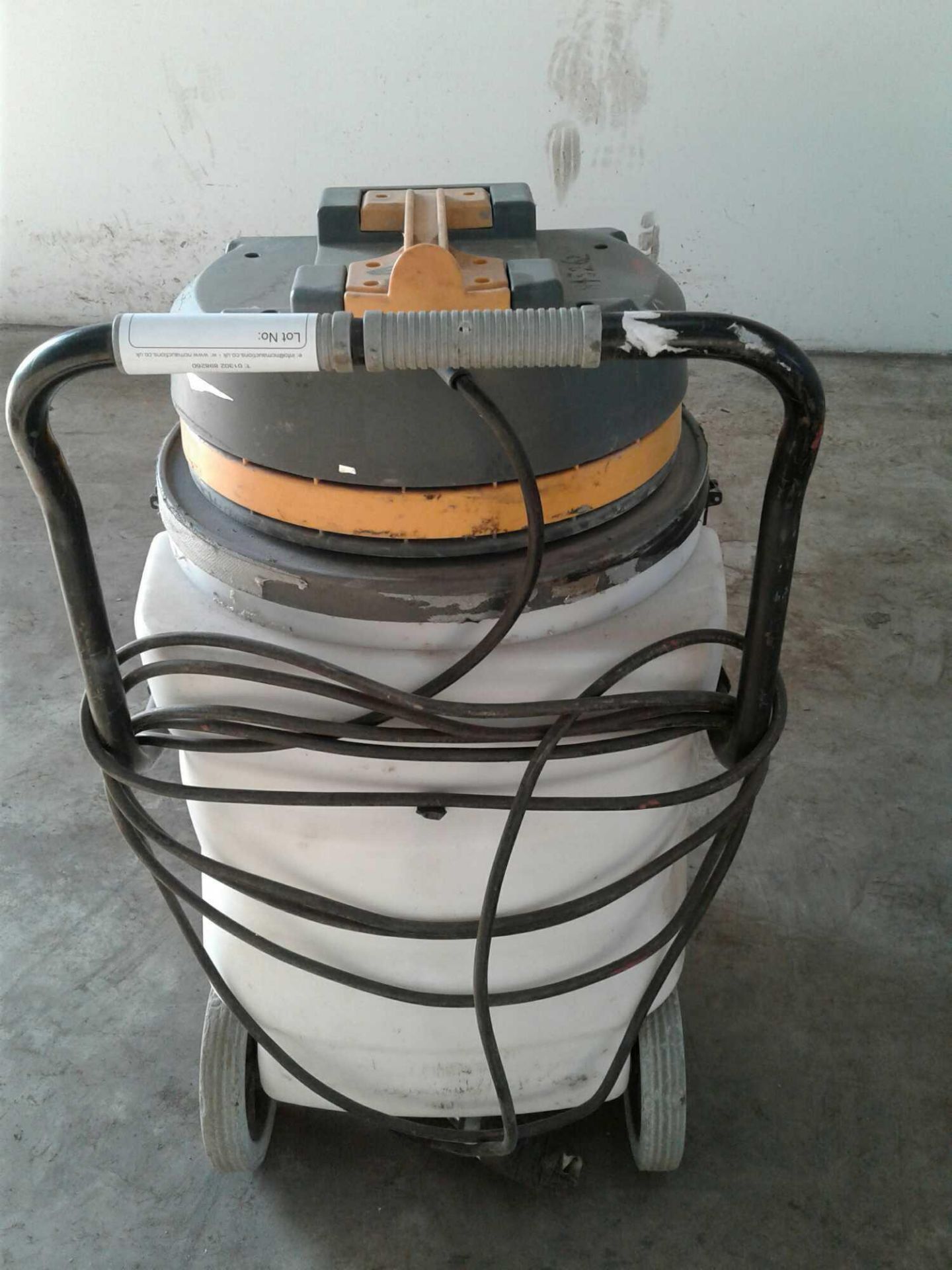 V-TUF industrial vacuum cleaner 110 V - Image 2 of 2