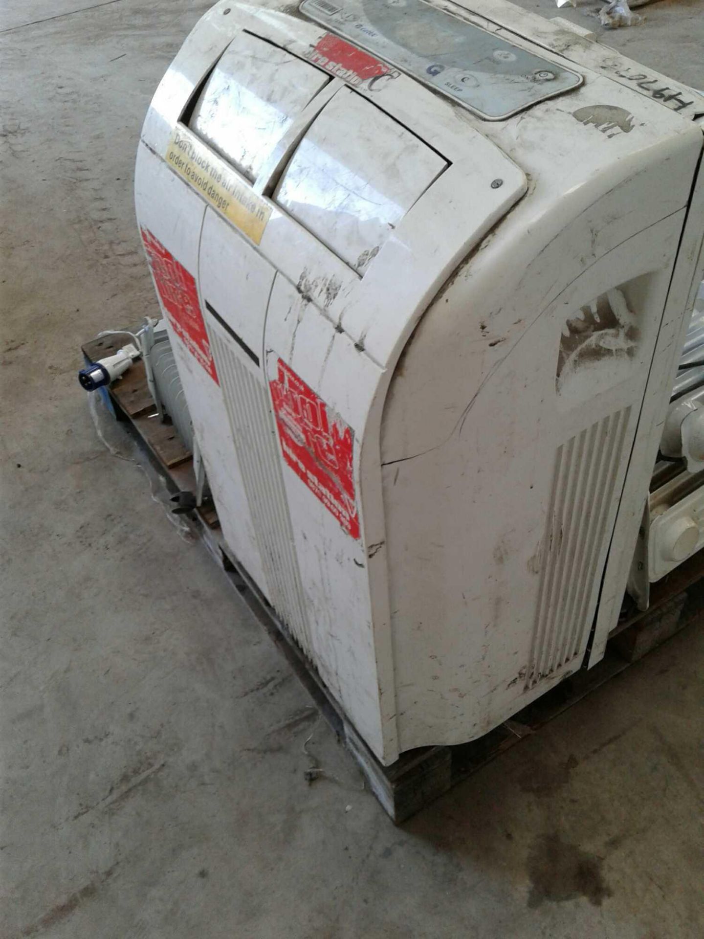 5 x various heaters 1x air conditioning unit - Image 2 of 2