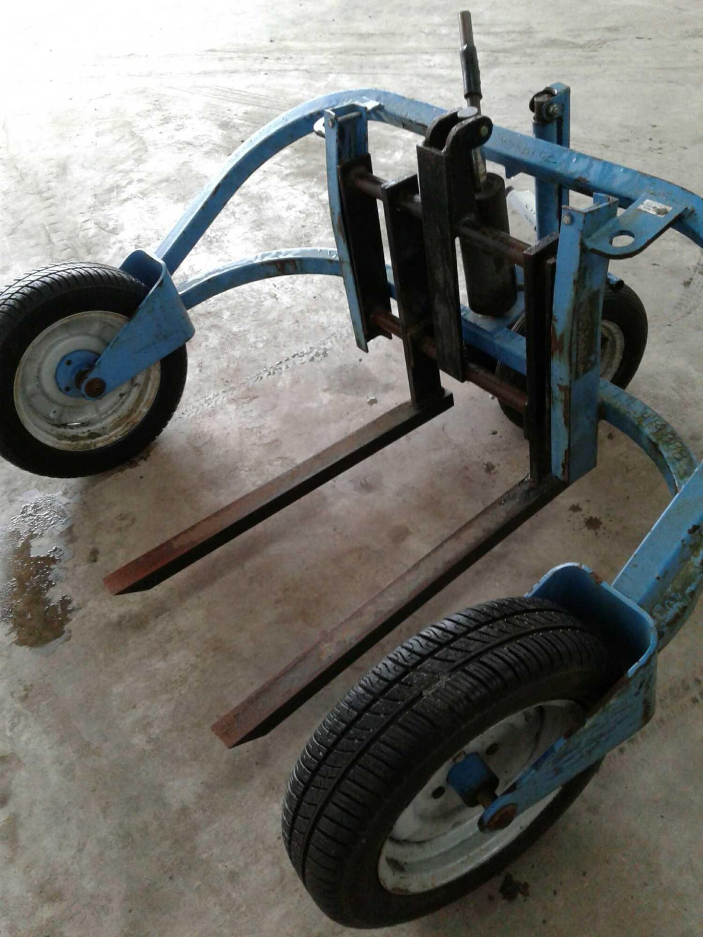 All terrain pallet truck - Image 2 of 2