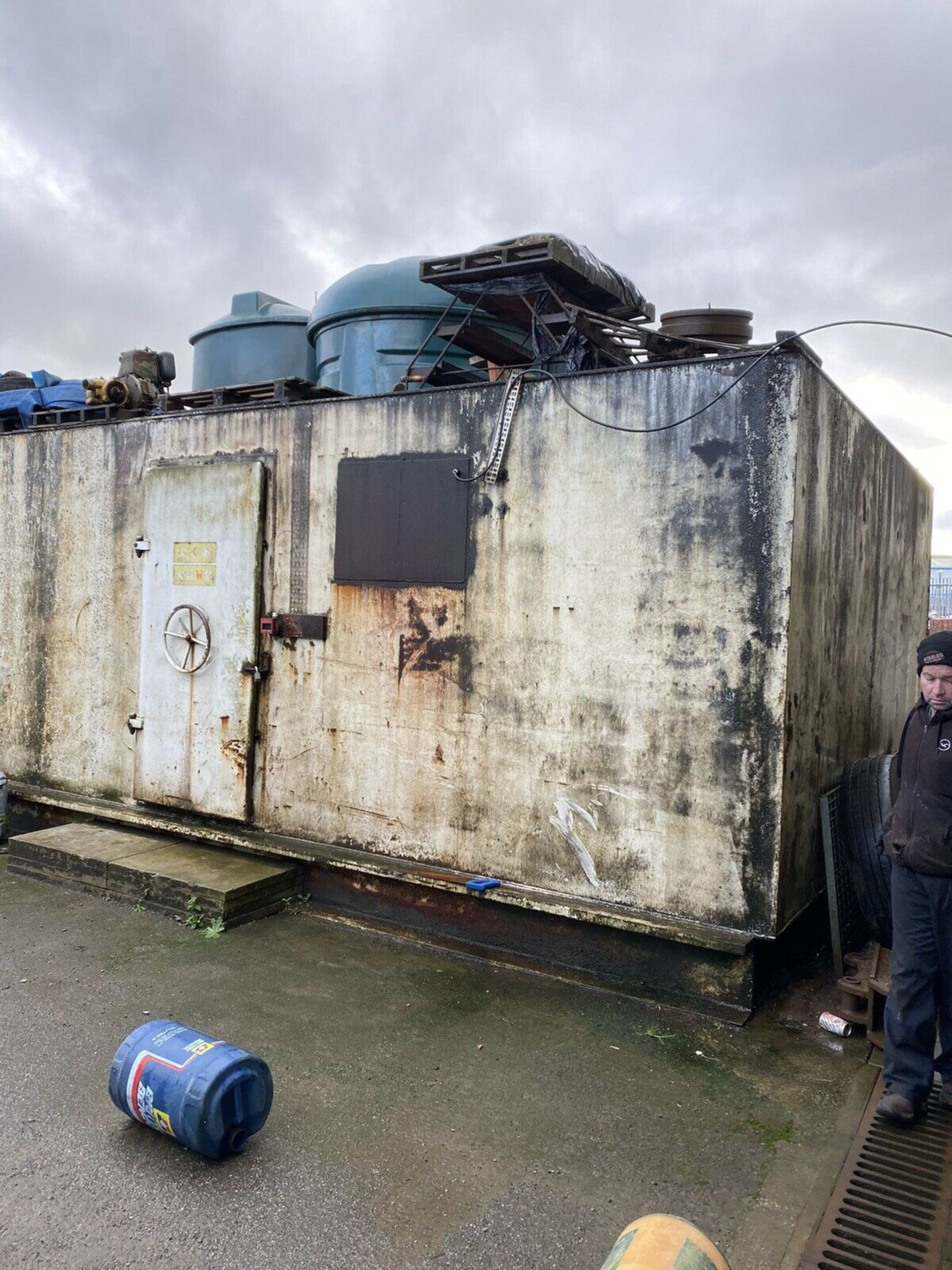 Nuclear Bunker / Cabin Store - Image 7 of 10