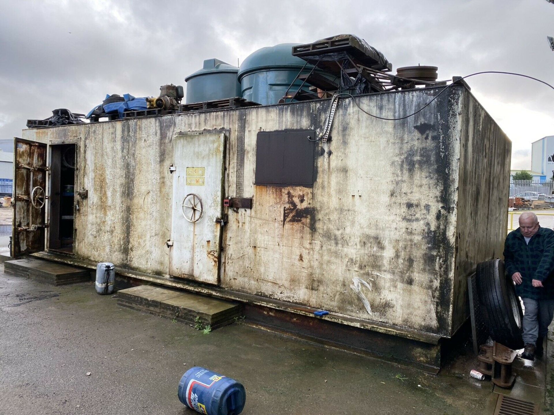 Nuclear Bunker / Cabin Store - Image 3 of 10