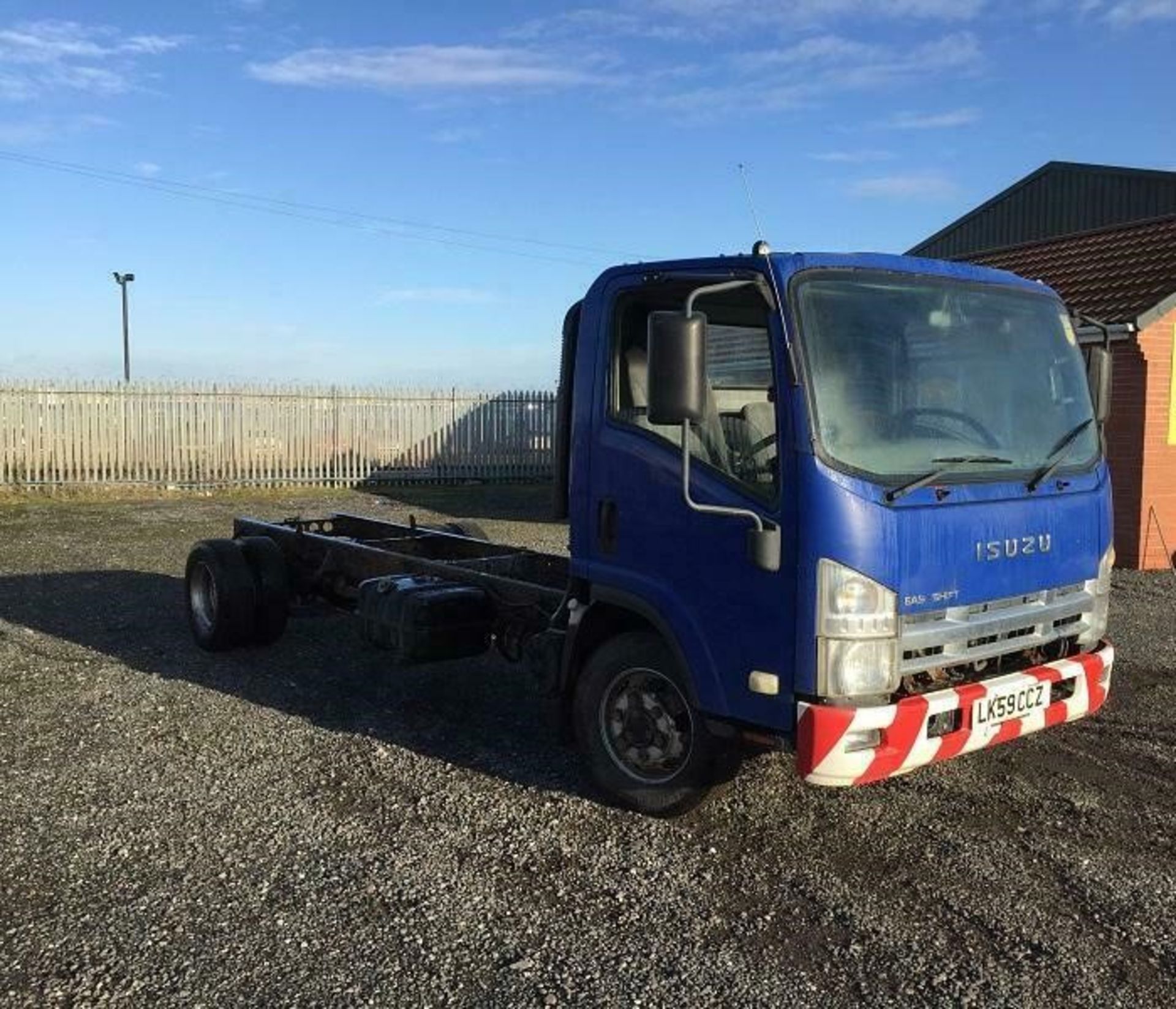 Isuzu NFR - Image 11 of 12