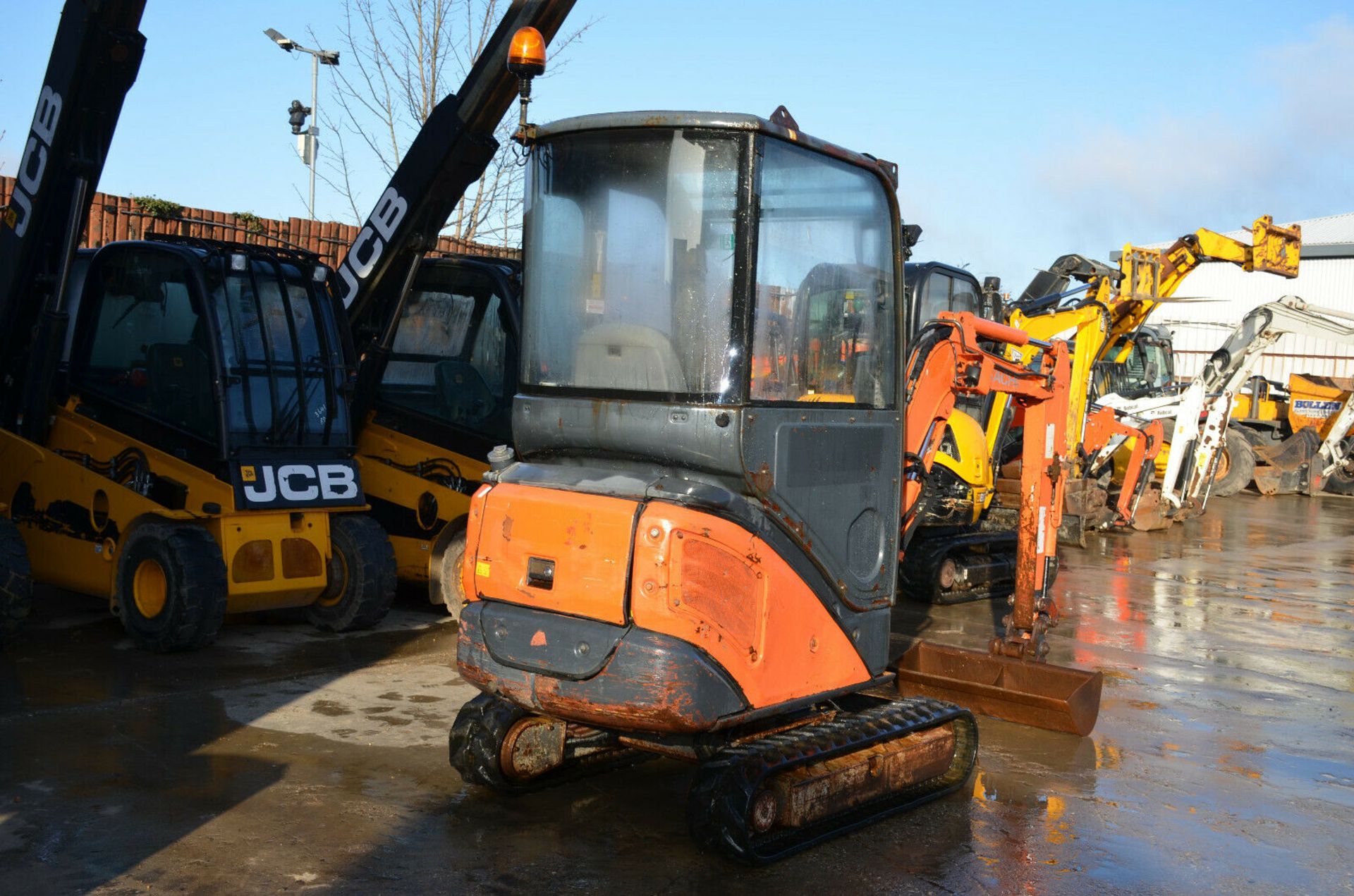 Hitachi ZX18-3 CLR Mini Excavator - Image 2 of 11