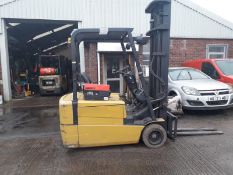 Caterpillar 2ton 3 Wheel Electric Forklift