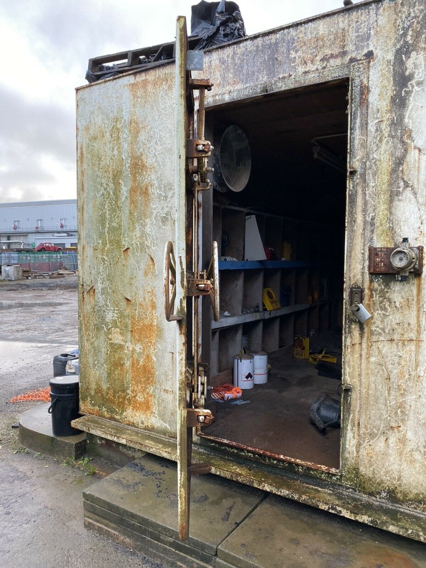 Nuclear Bunker / Cabin Store - Image 6 of 10