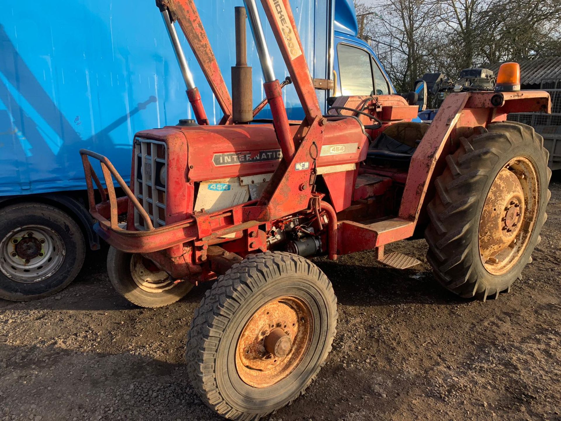 International 454 Loader Tractor - Image 3 of 6