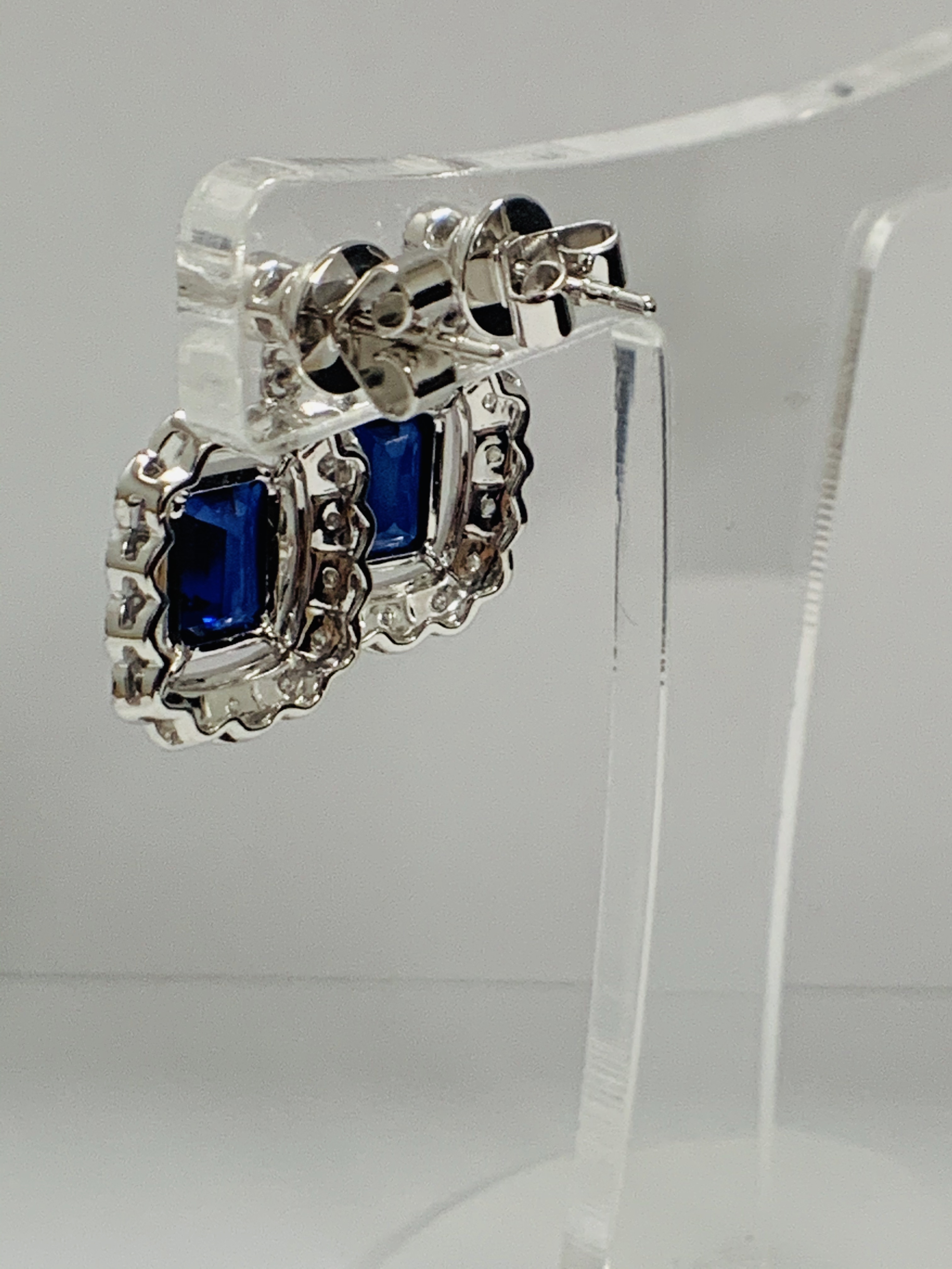 14ct White Gold Sapphire and Diamond earrings featuring, 2 cushion cut, blue Sapphires (2.24ct TSW), - Image 6 of 13