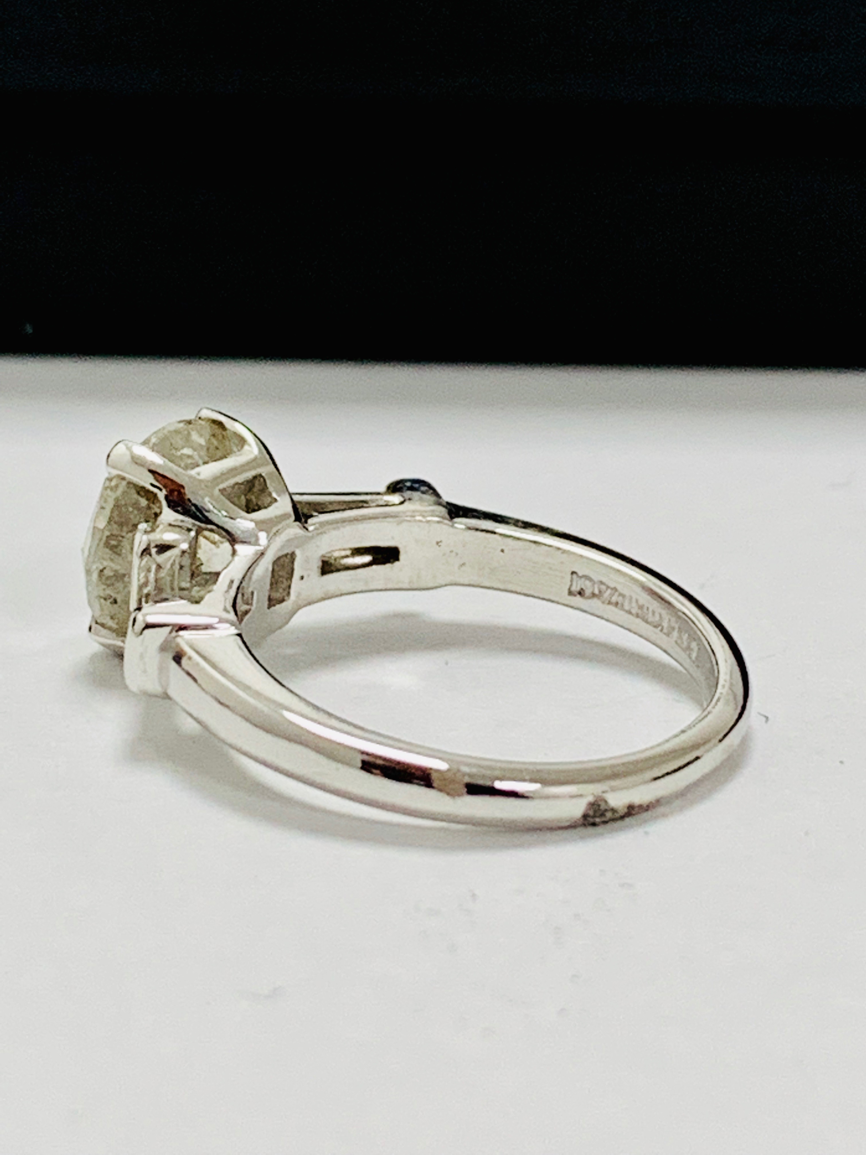 platinum diamond ring featuring - Image 4 of 12