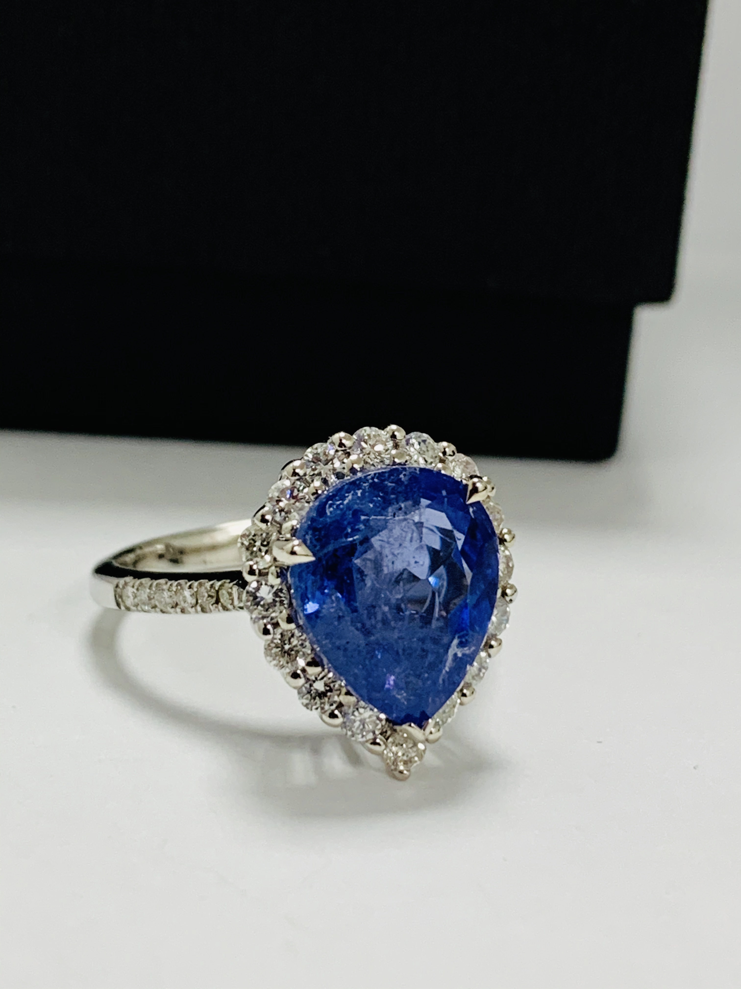 14ct White Gold Tanzanite and Diamond ring featuring, pear cut Tanzanite (4.17ct), claw set, with 28 - Image 8 of 13