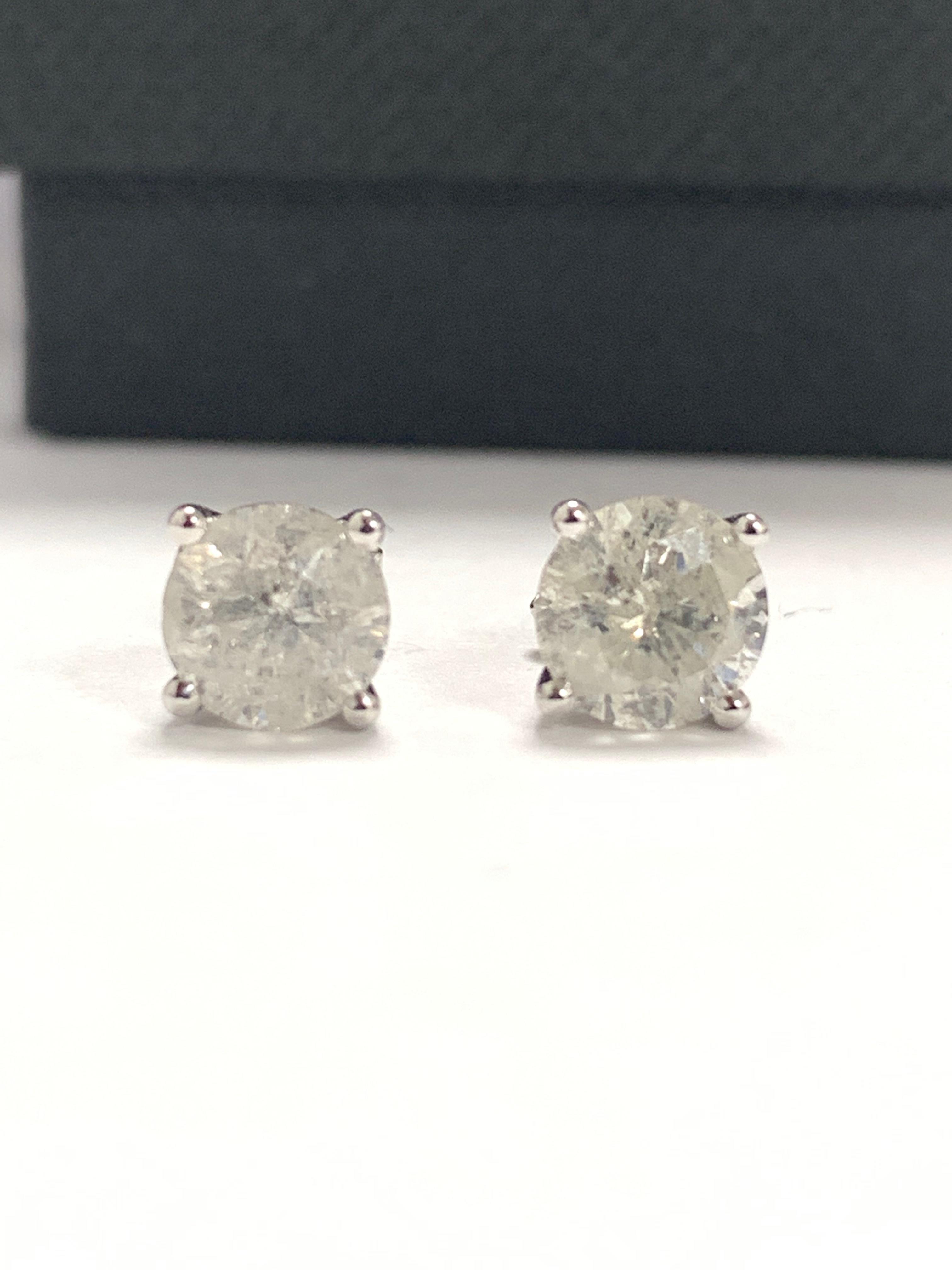 14ct White Gold Diamond stud earrings featuring, 2 round brilliant cut Diamonds (2.03ct TDW), 4-claw - Image 3 of 10