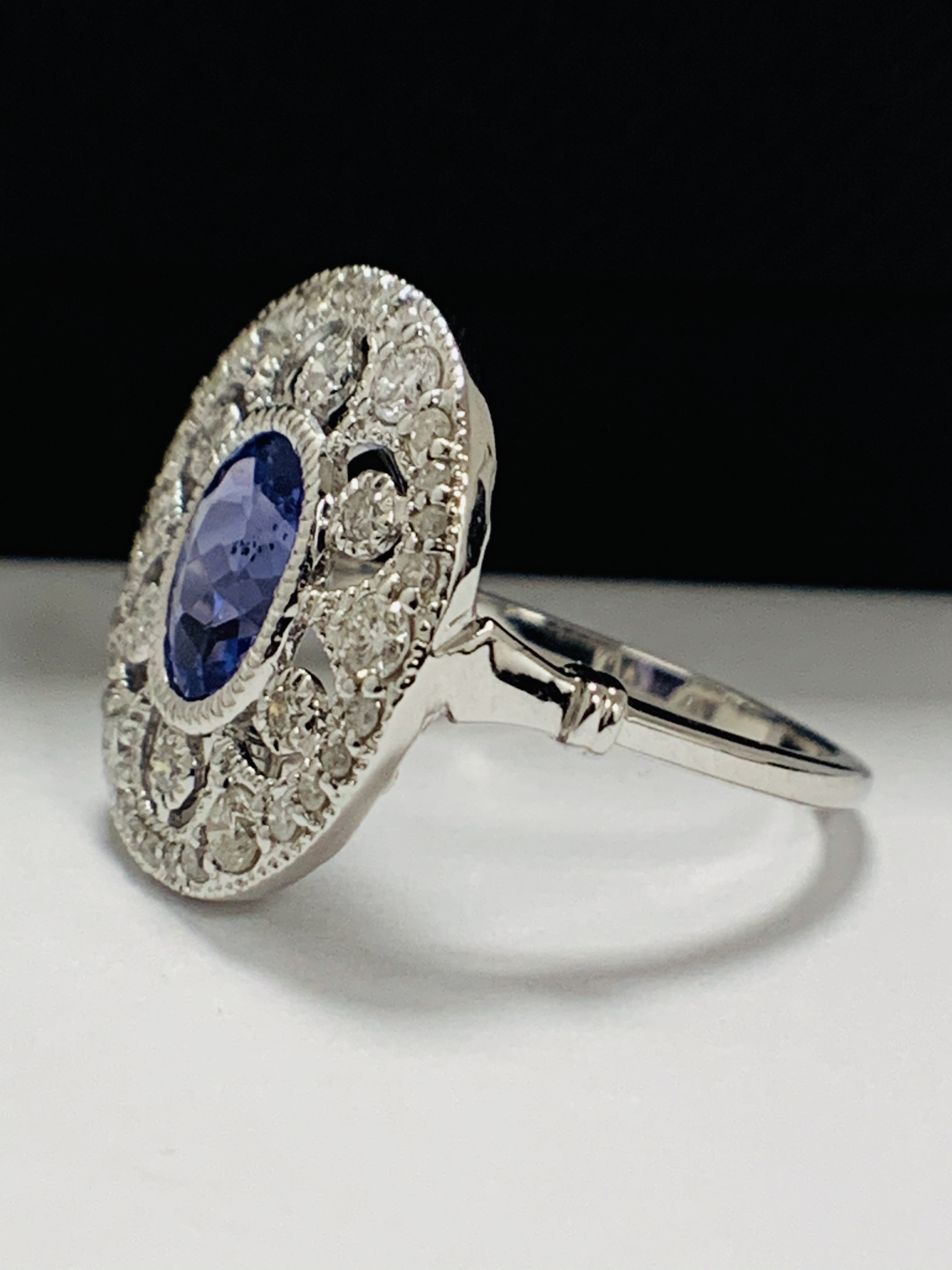 18ct White Gold Tanzanite and Diamond ring - Image 2 of 12