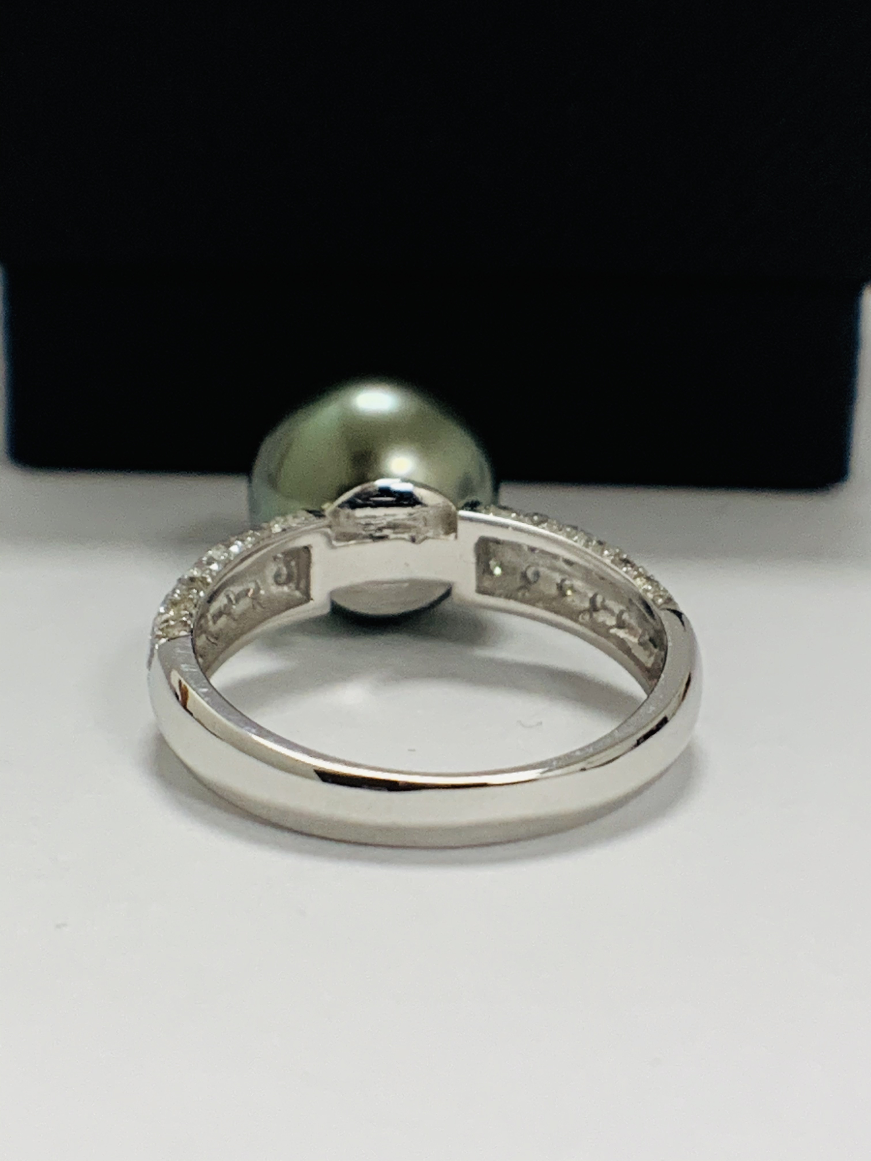 14ct White Gold Pearl and Diamond ring - Image 6 of 15