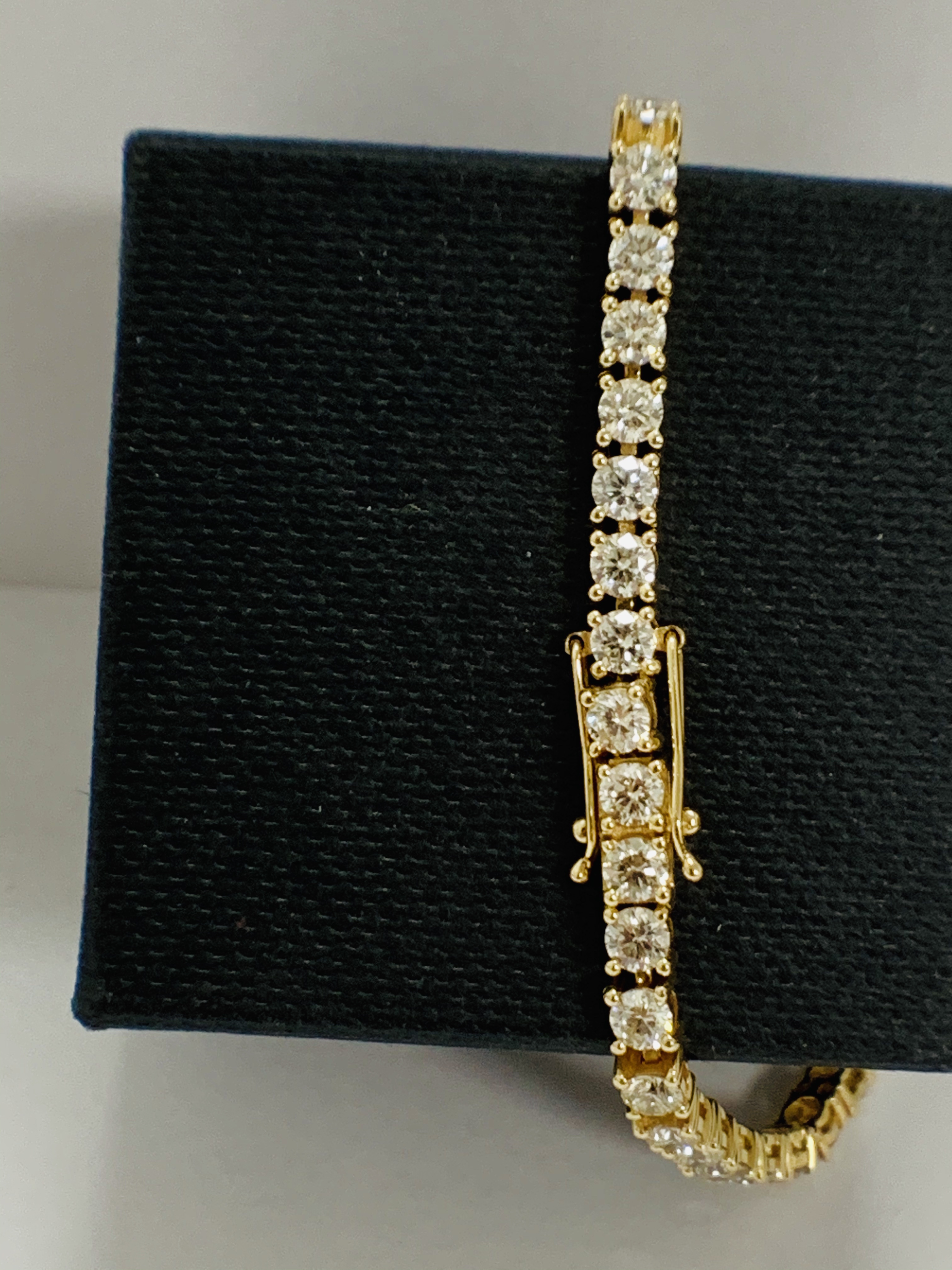 14ct Yellow Gold Diamond tennis bracelet featuring, 47 round brilliant cut Diamonds (4.92ct TDw), cl - Image 12 of 15