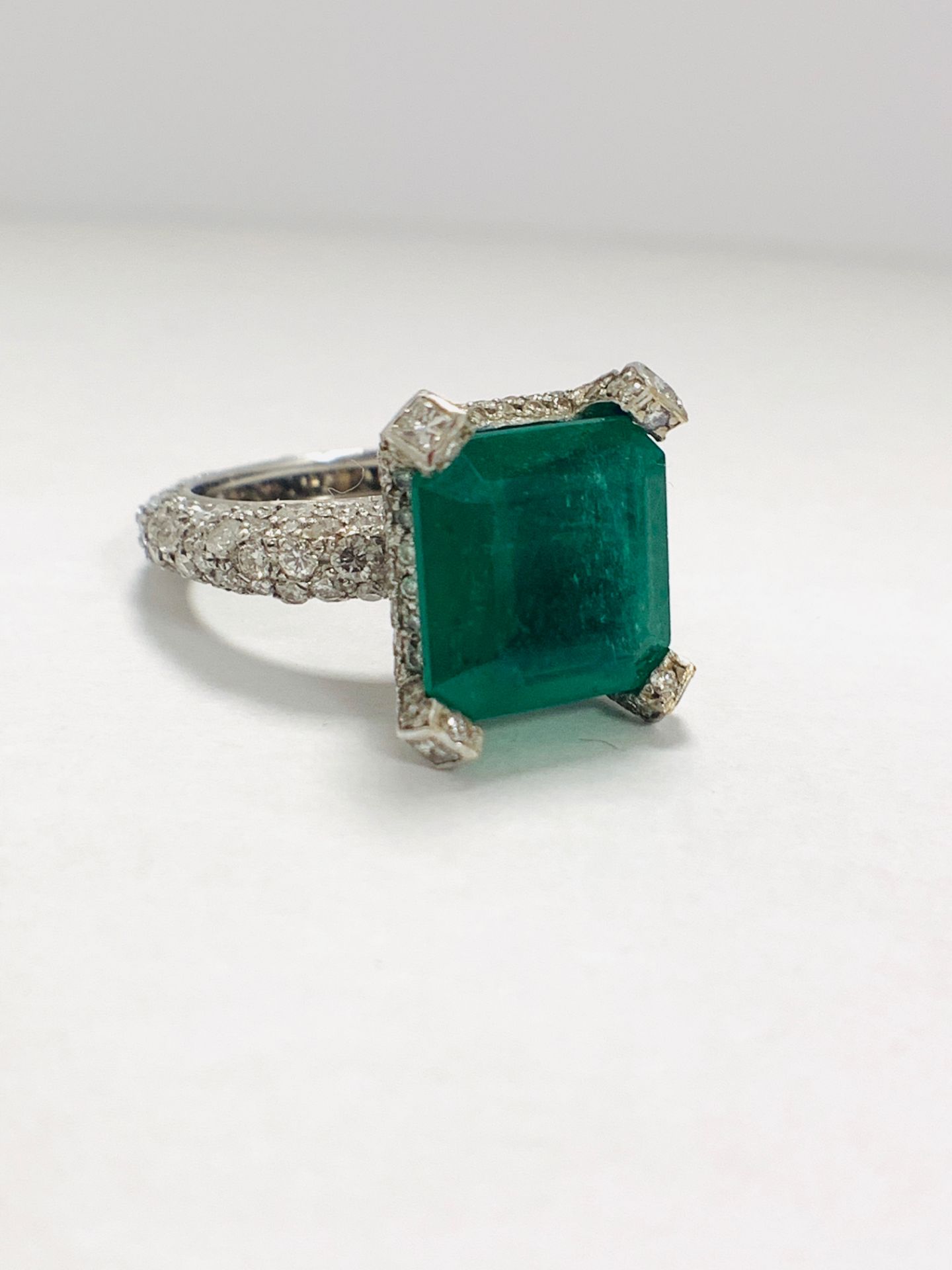 Platinum Emerald and Diamond ring - Image 11 of 17