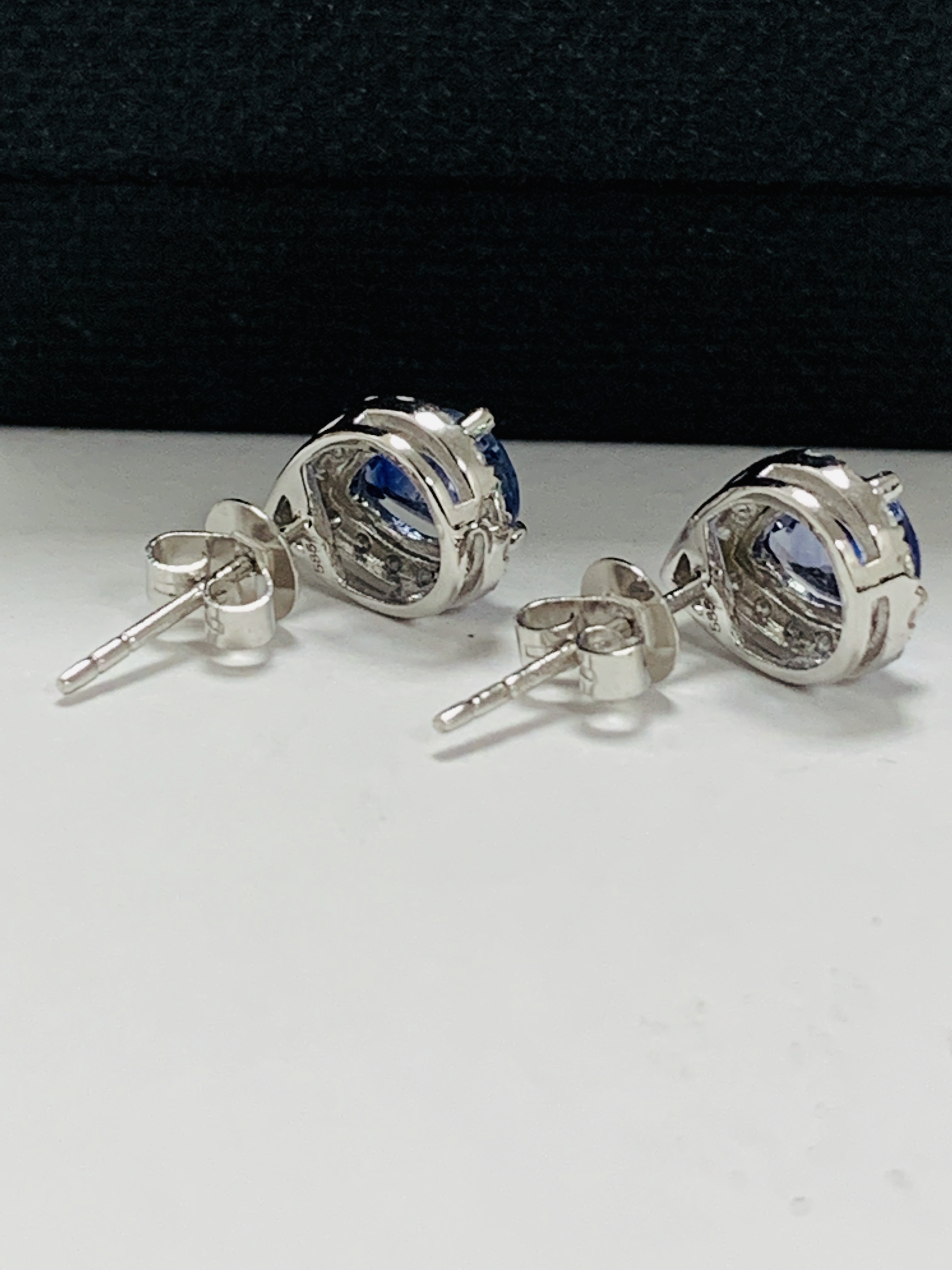 14ct White Gold Sapphire and Diamond earrings featuring centre, 2 pear cut, medium blue Sapphire (1. - Image 7 of 12