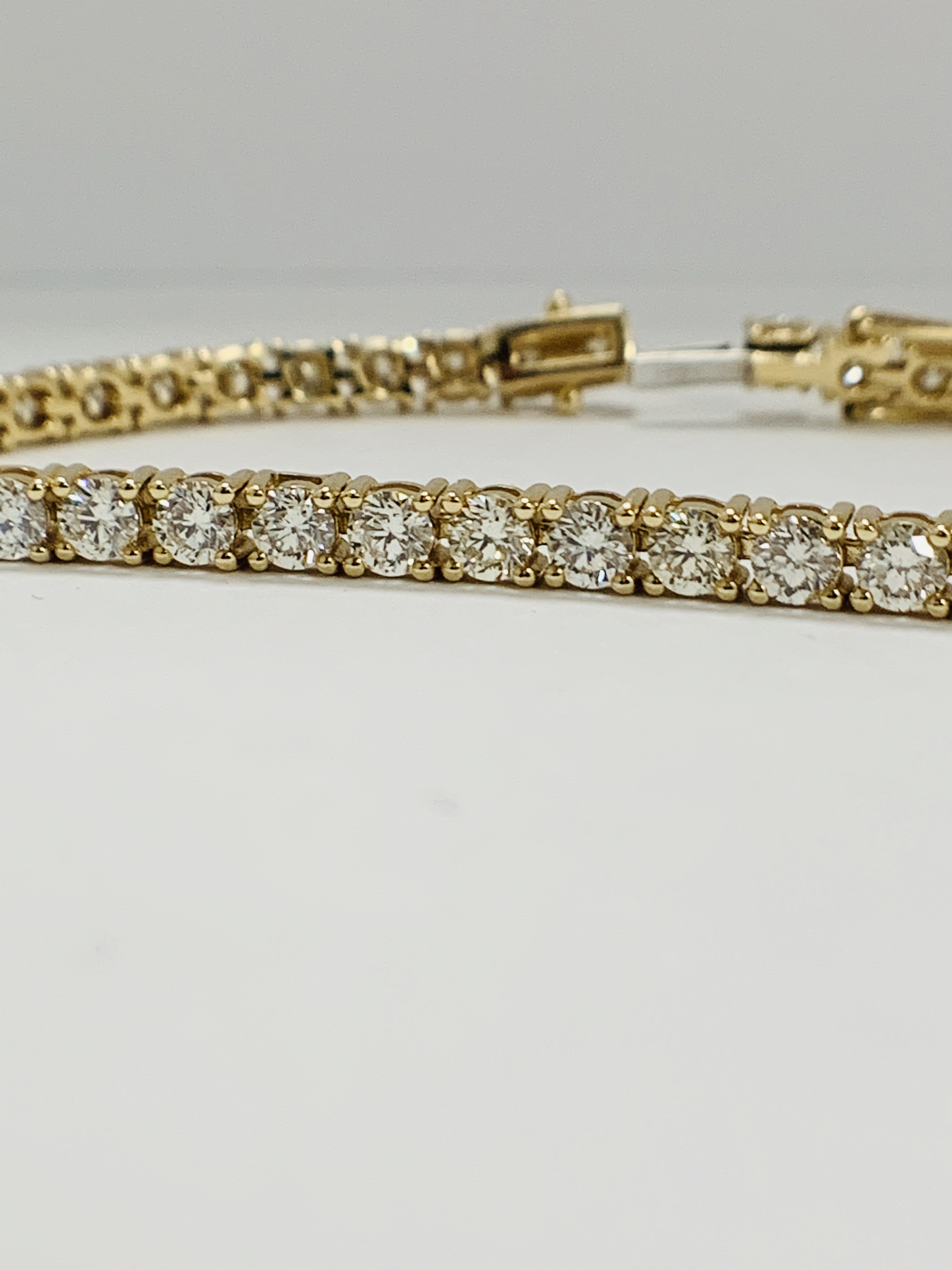 14ct Yellow Gold Diamond tennis bracelet featuring, 47 round brilliant cut Diamonds (4.92ct TDw), cl - Image 2 of 15